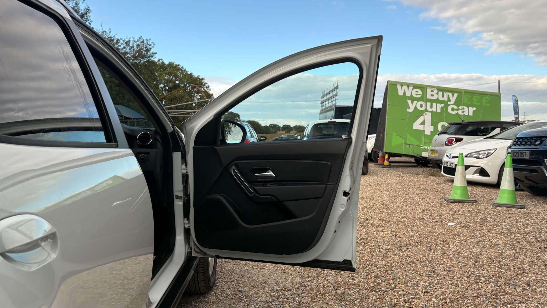 Dacia Duster view 43