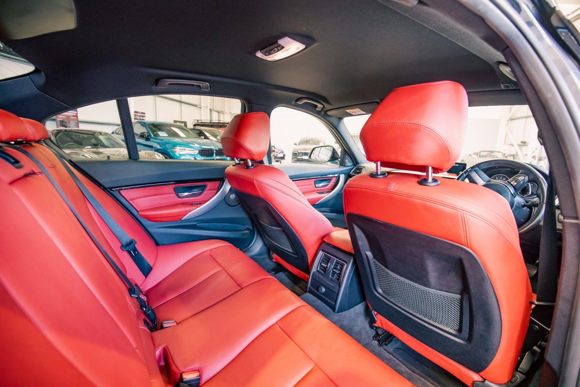 BMW 3 Series view 8