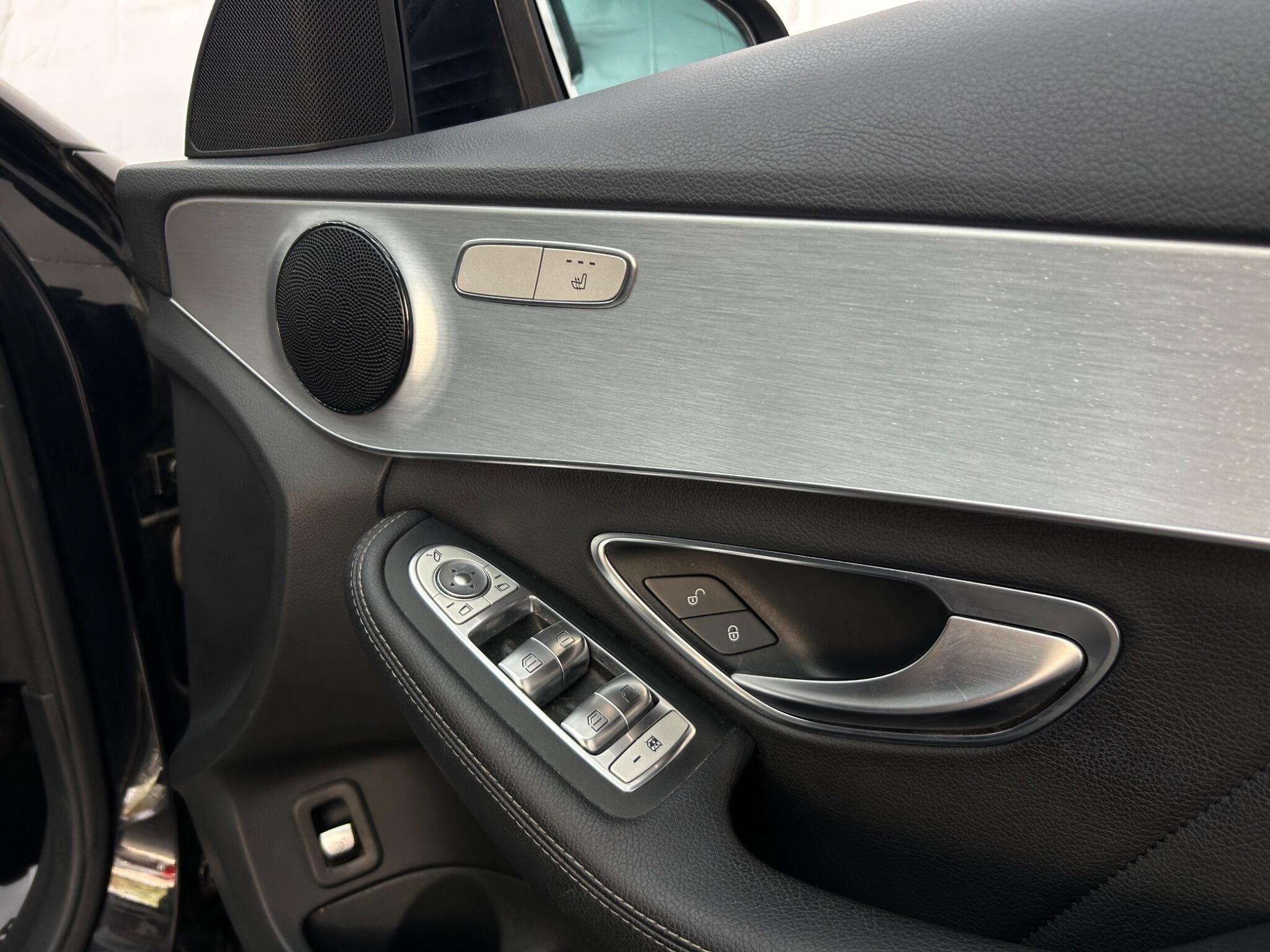 Mercedes-Benz C-Class view 24
