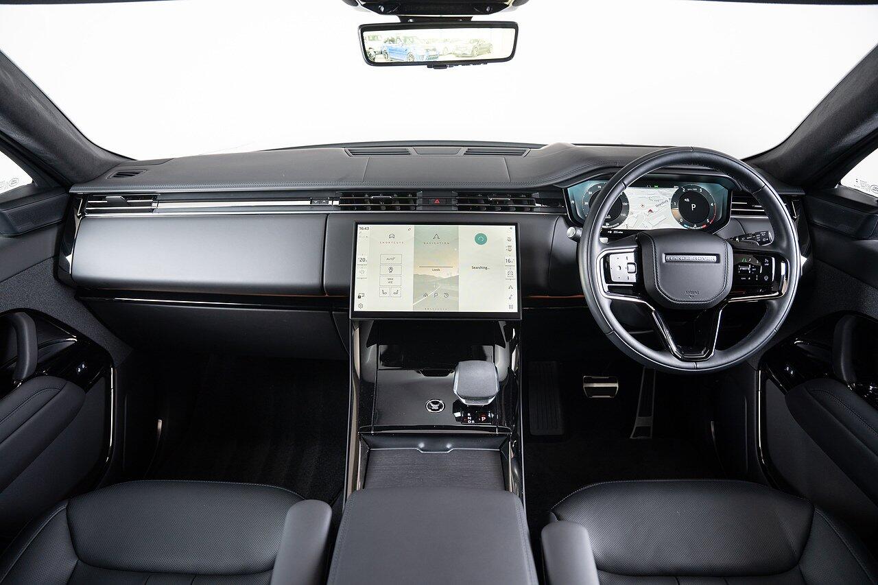 Land Rover Range Rover Sport view 3