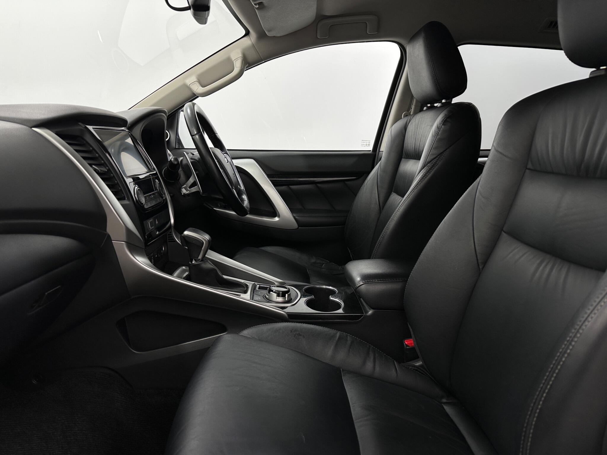 Mitsubishi Shogun Sport view 36