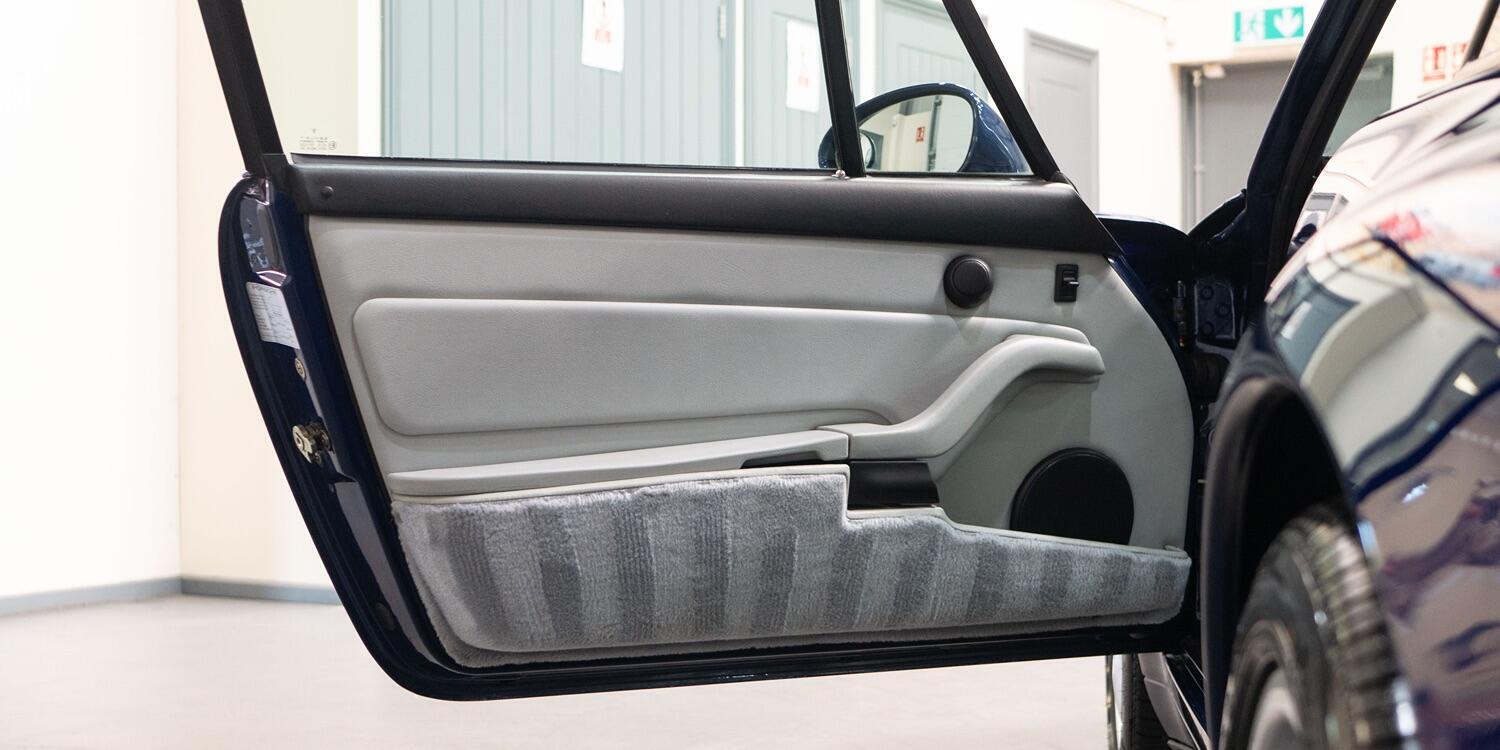 Porsche 911 view 29