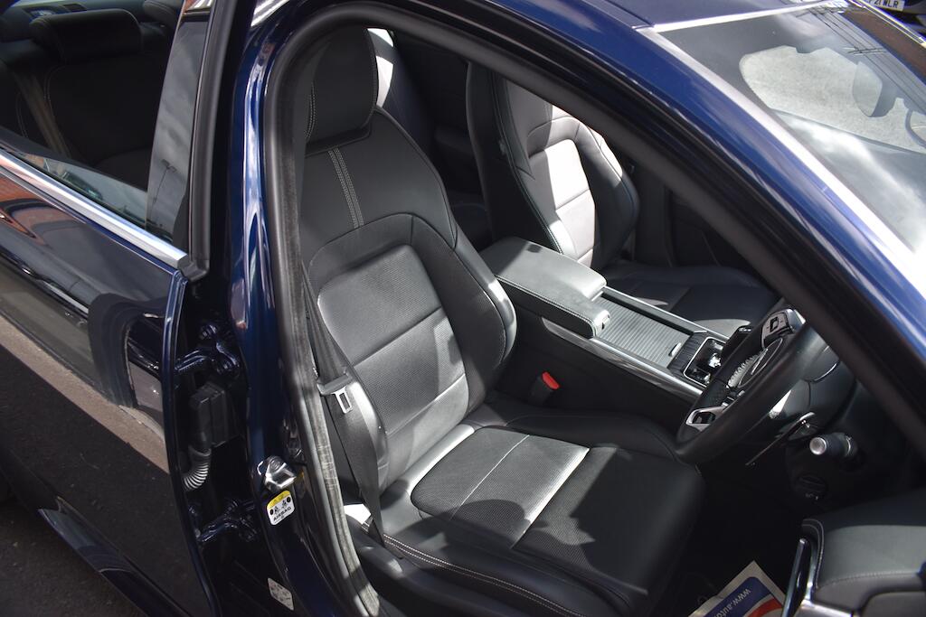Jaguar Xe view 29