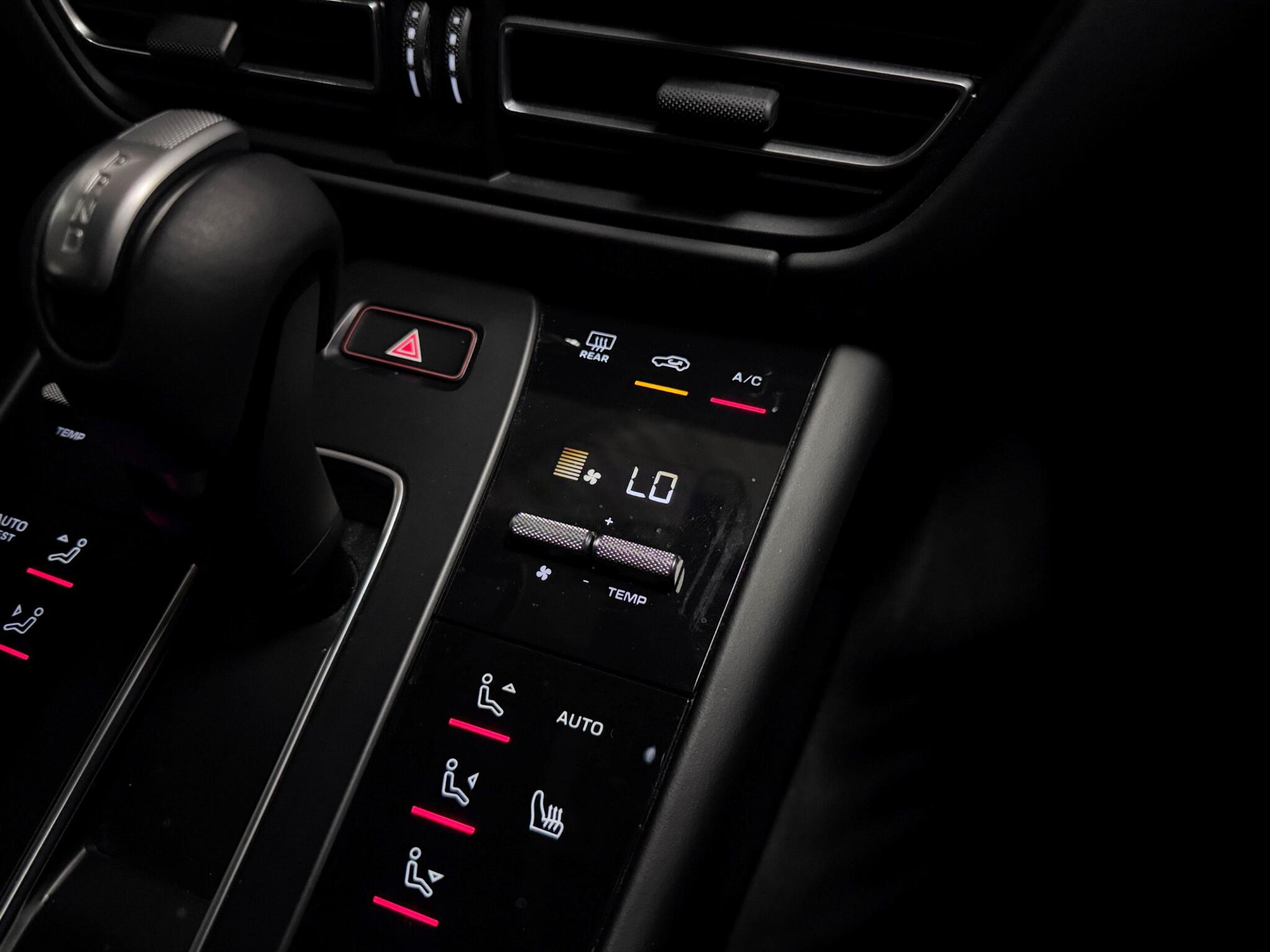 Porsche Macan view 32