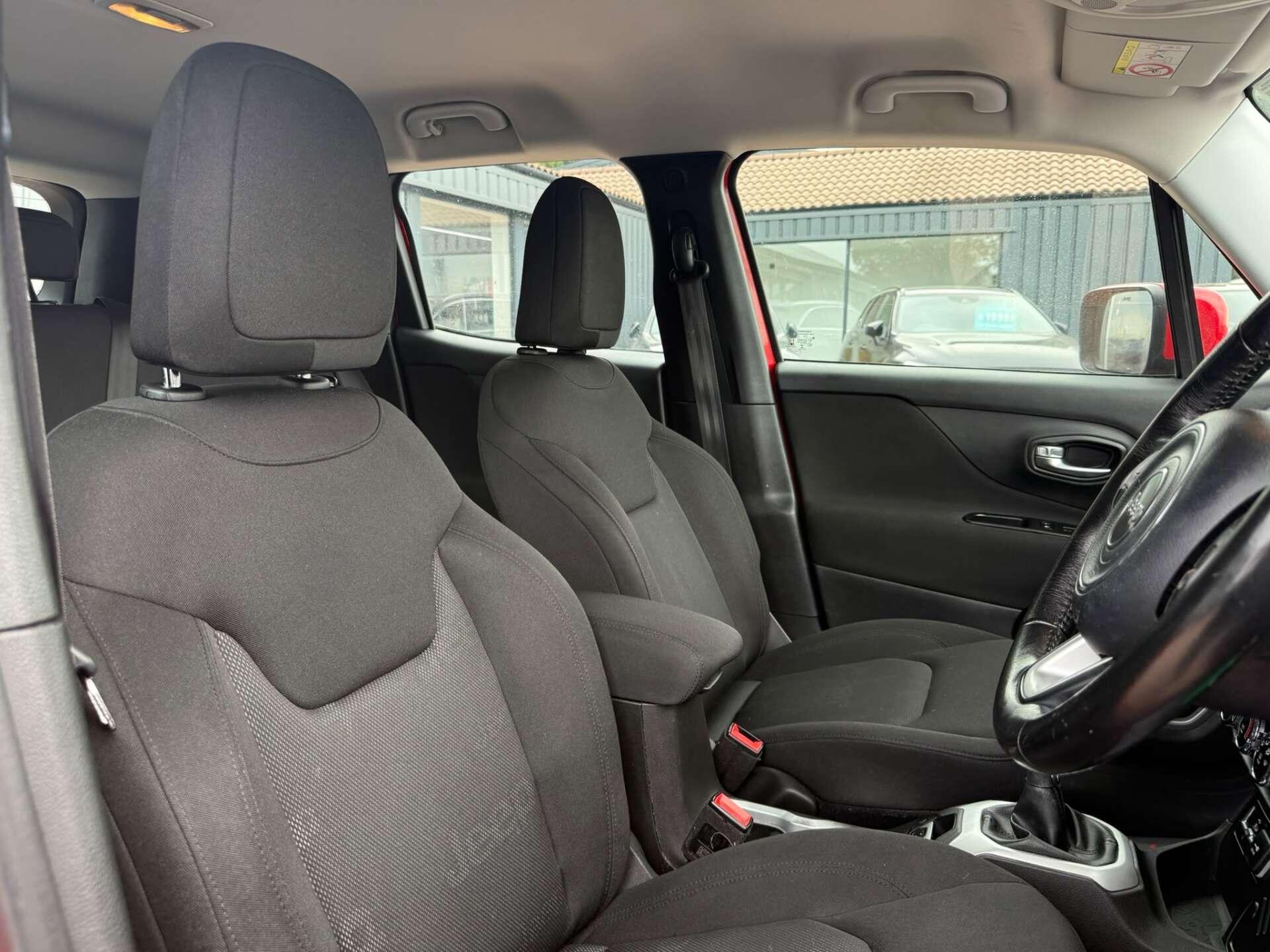 Jeep Renegade view 20
