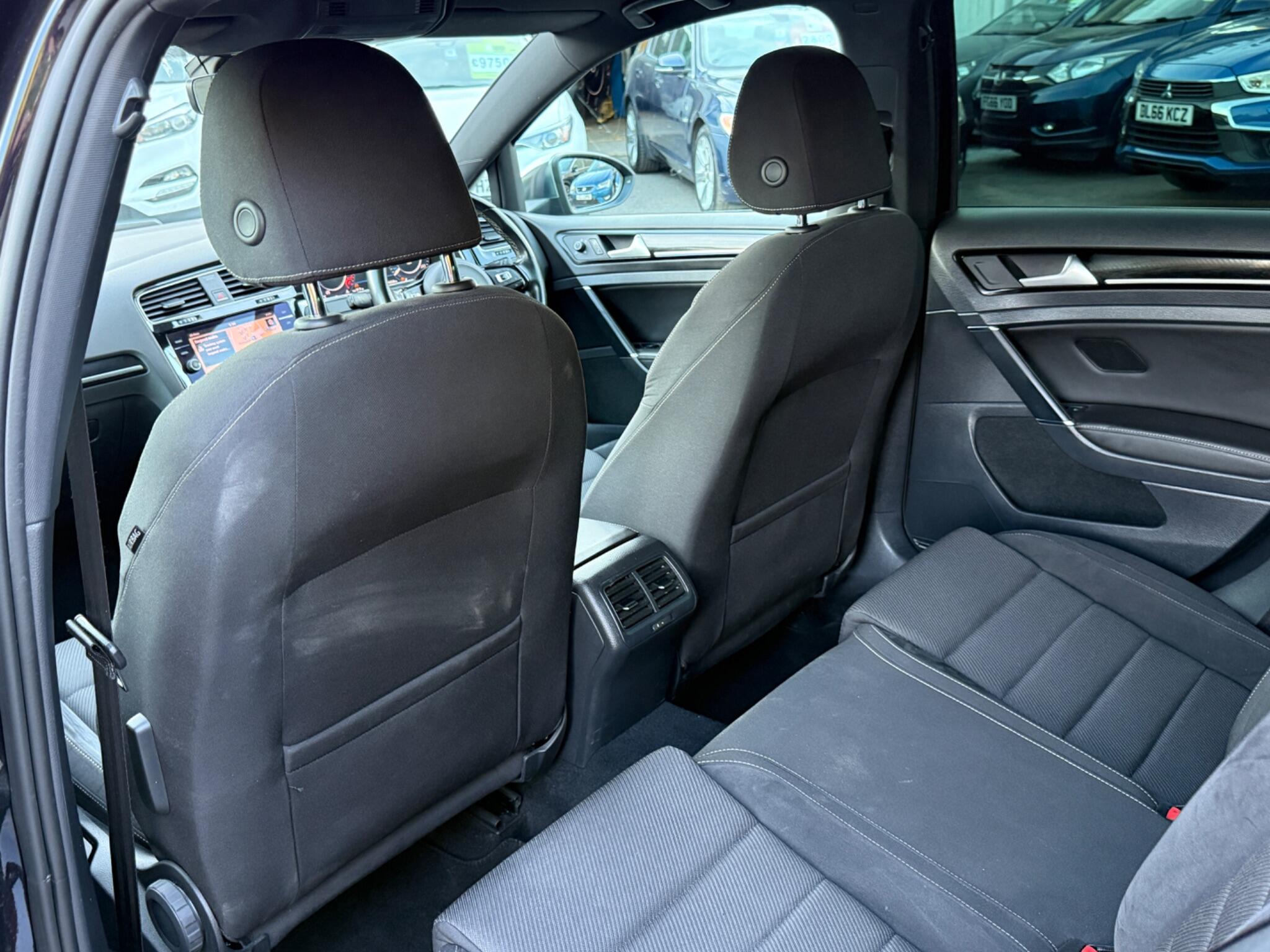 Volkswagen Golf - Image 48