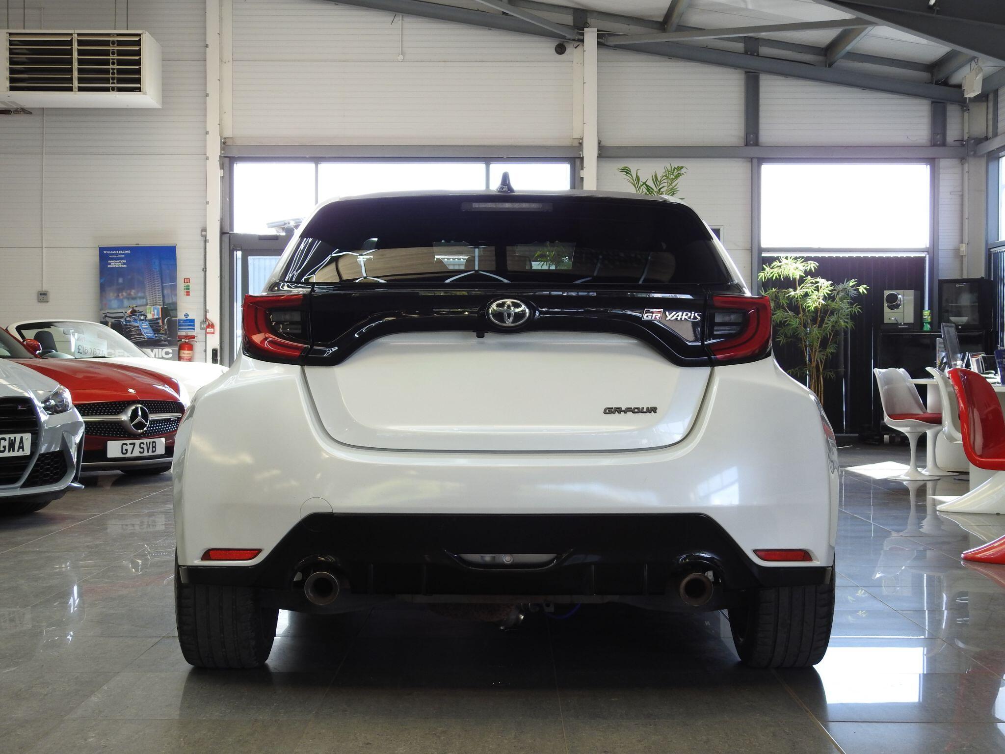 Toyota Yaris view 15