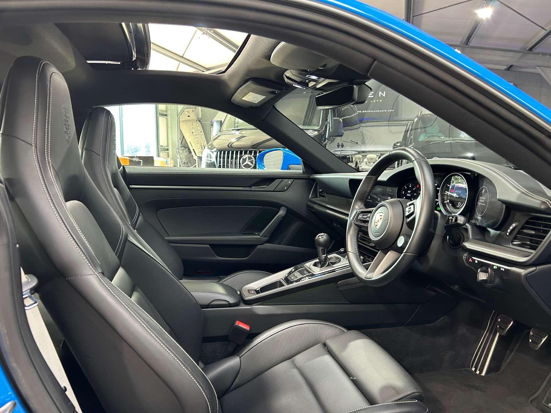 Porsche 911 view 47