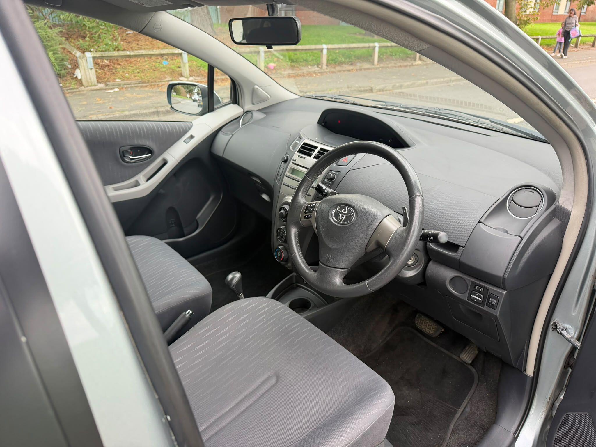 Toyota Yaris view 22