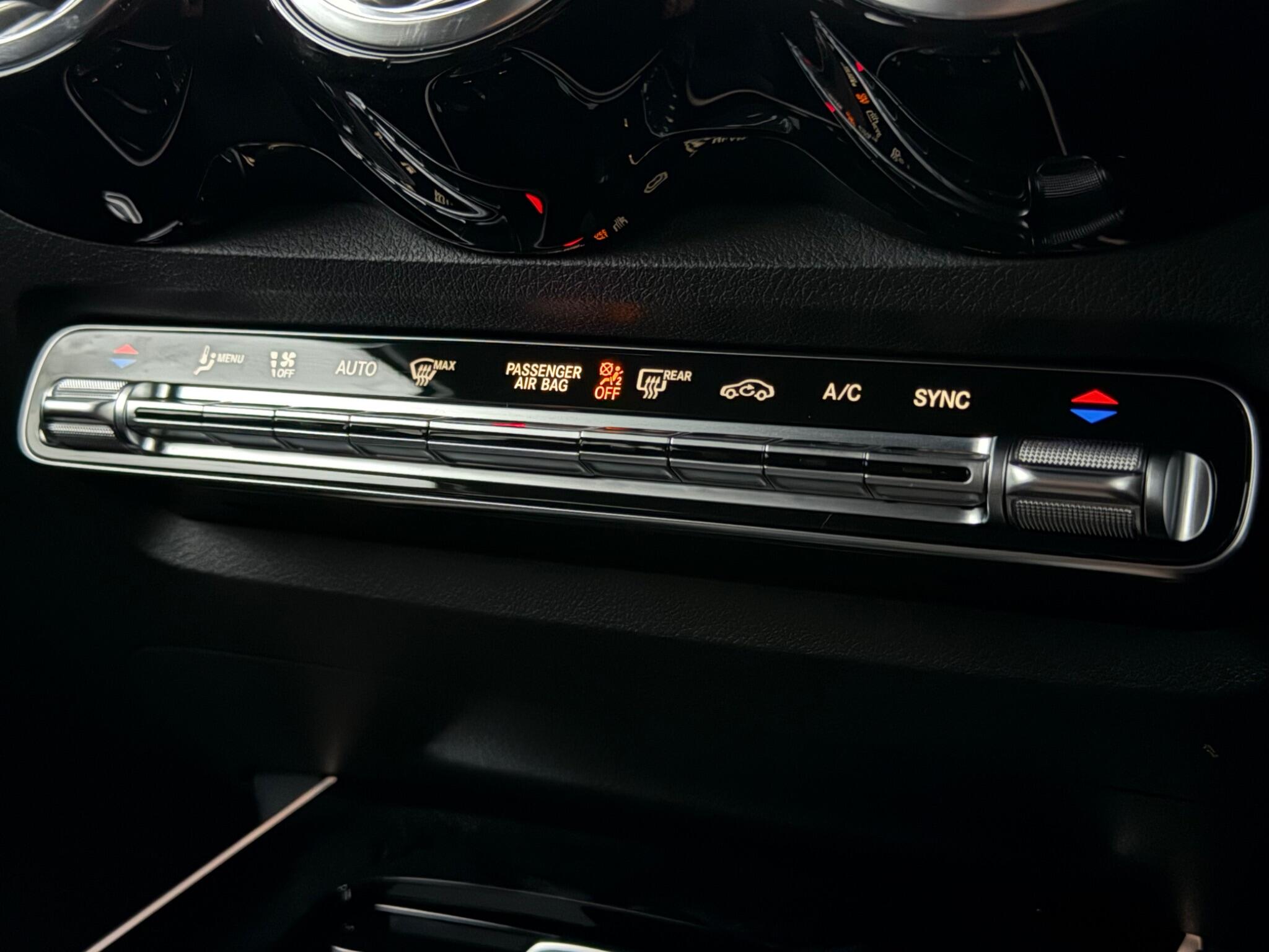 Mercedes-Benz GLB view 24