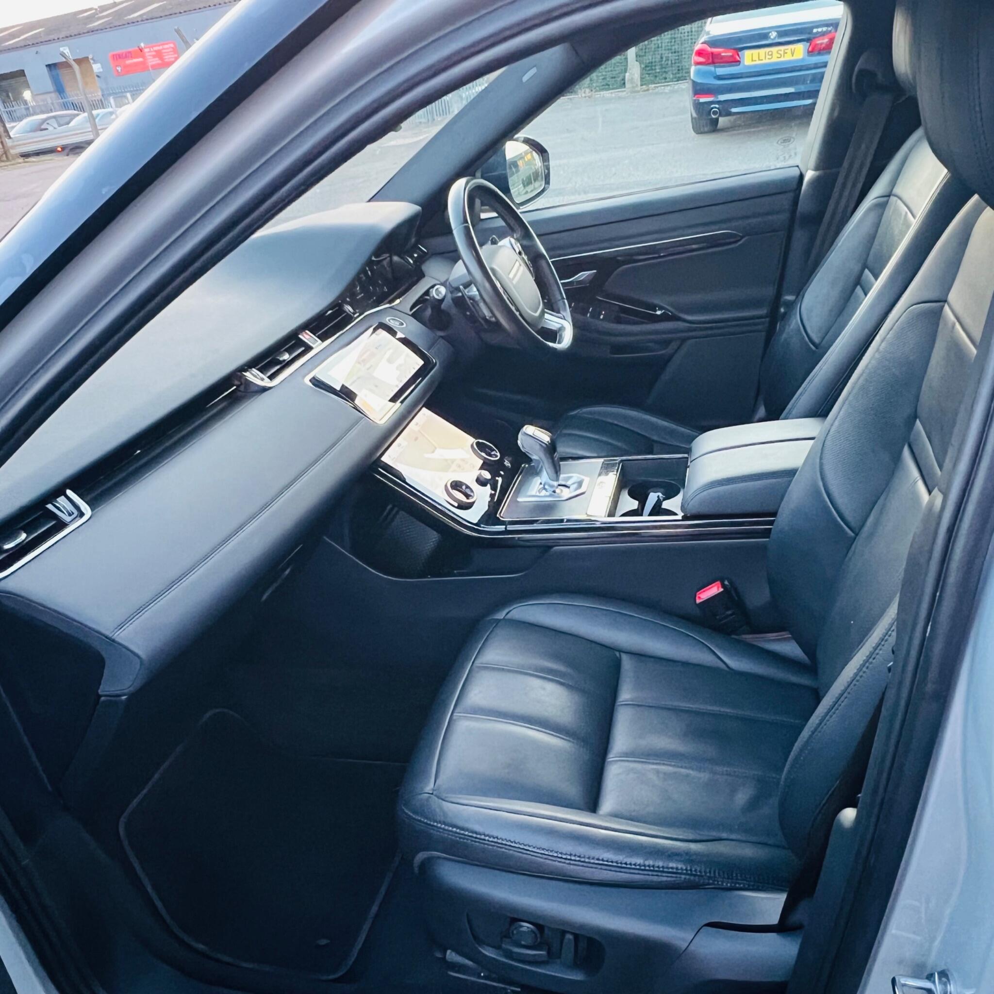 Land Rover Range Rover Evoque view 3