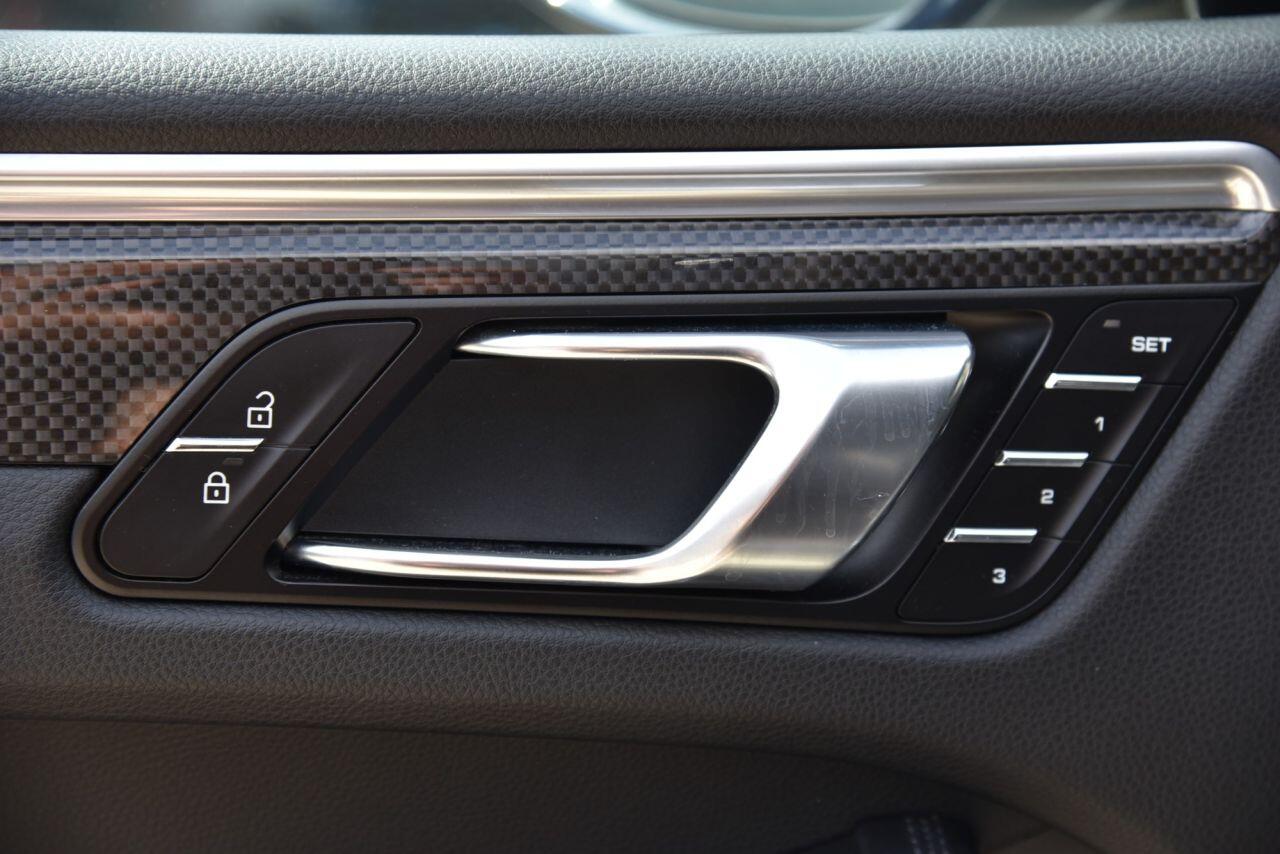 Porsche Macan view 49