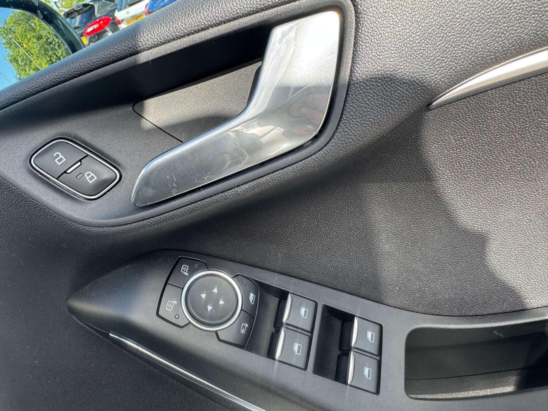 Ford Fiesta view 34