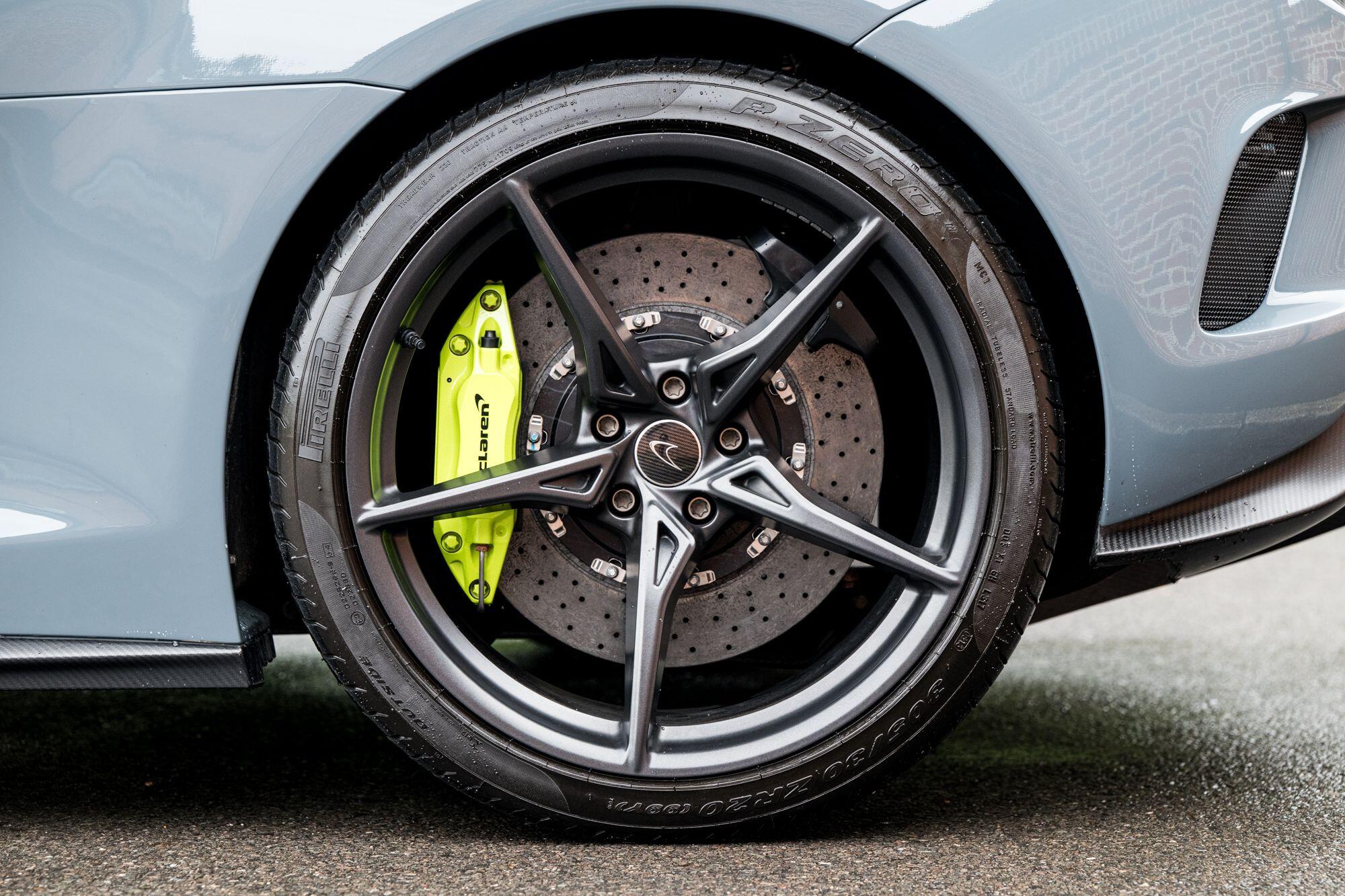 McLaren 675LT view 31