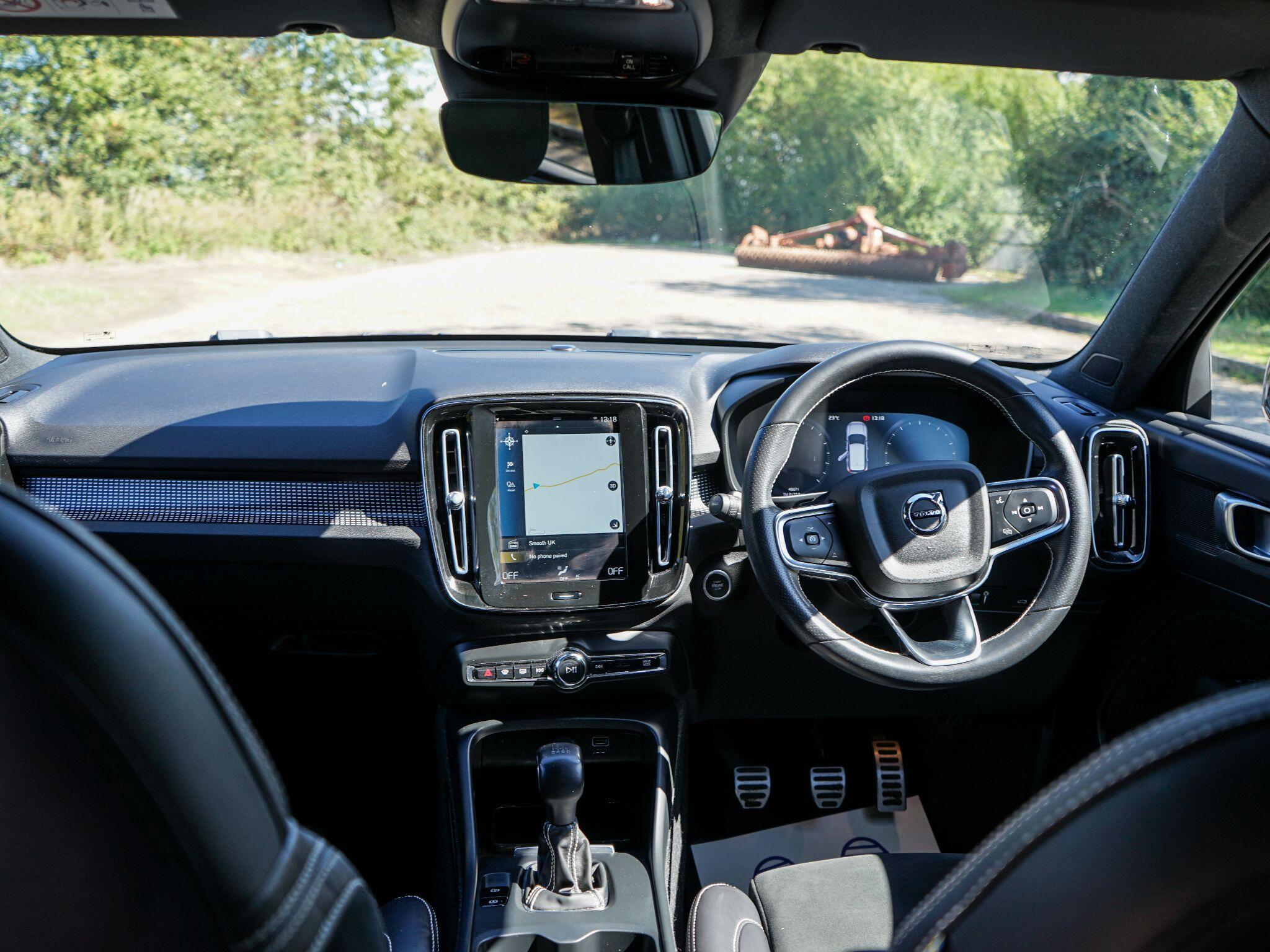 Volvo XC40 view 13