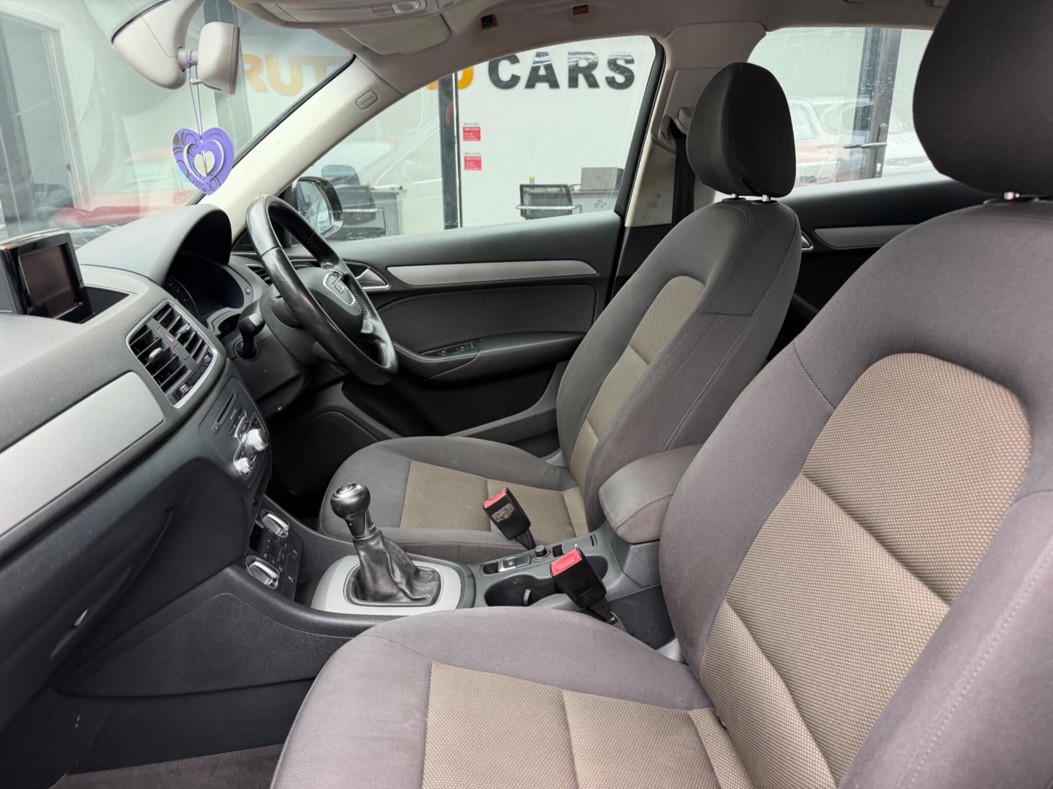 Audi Q3 view 15