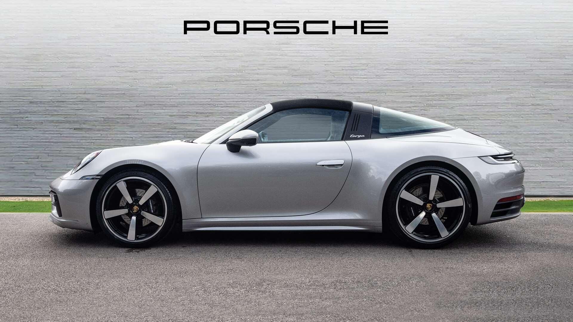 Porsche 911 view 8