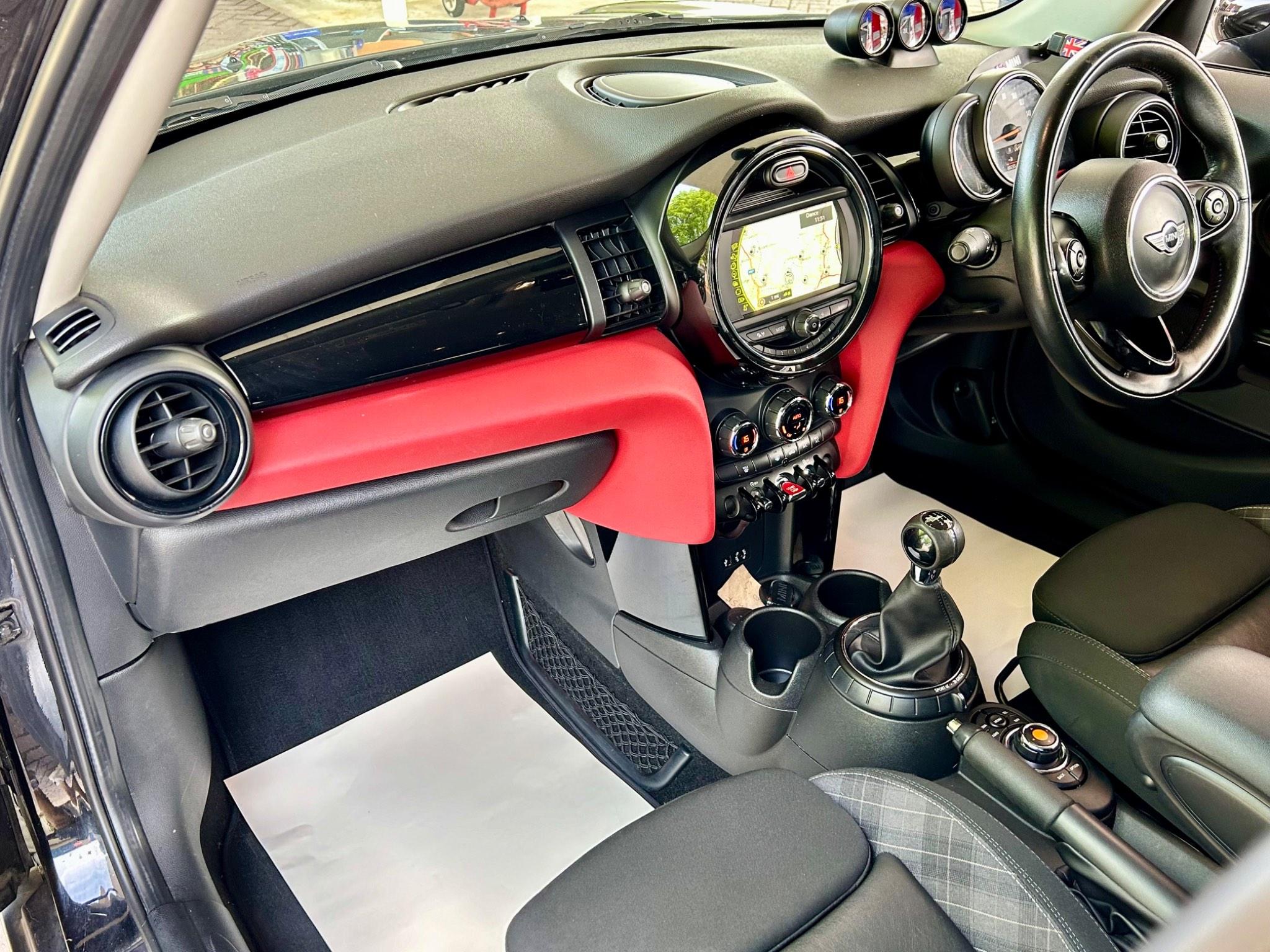 Mini Hatch view 16