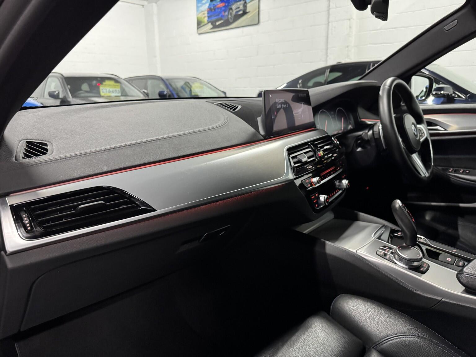 BMW 5 Series view 19