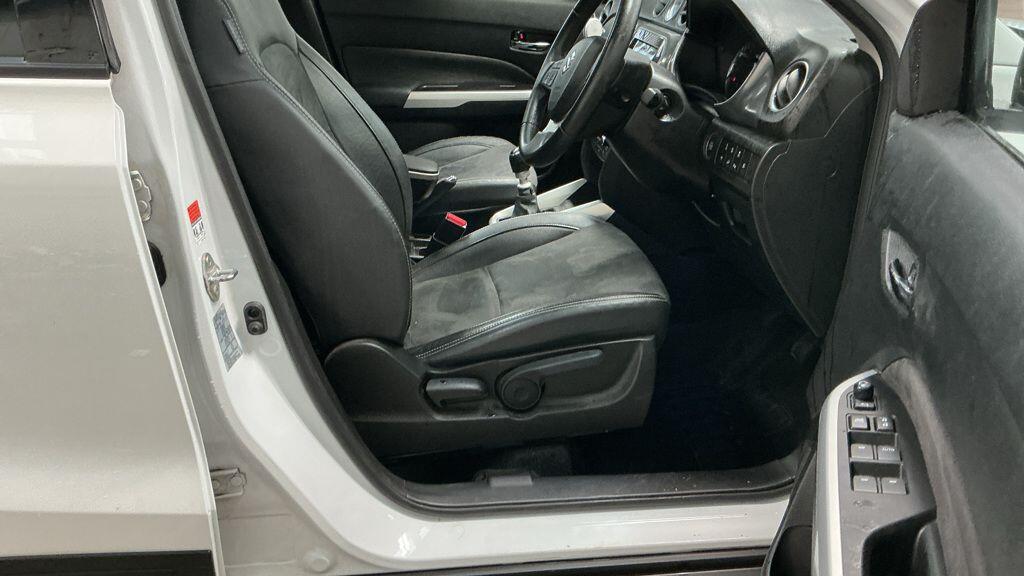 Suzuki Vitara view 19