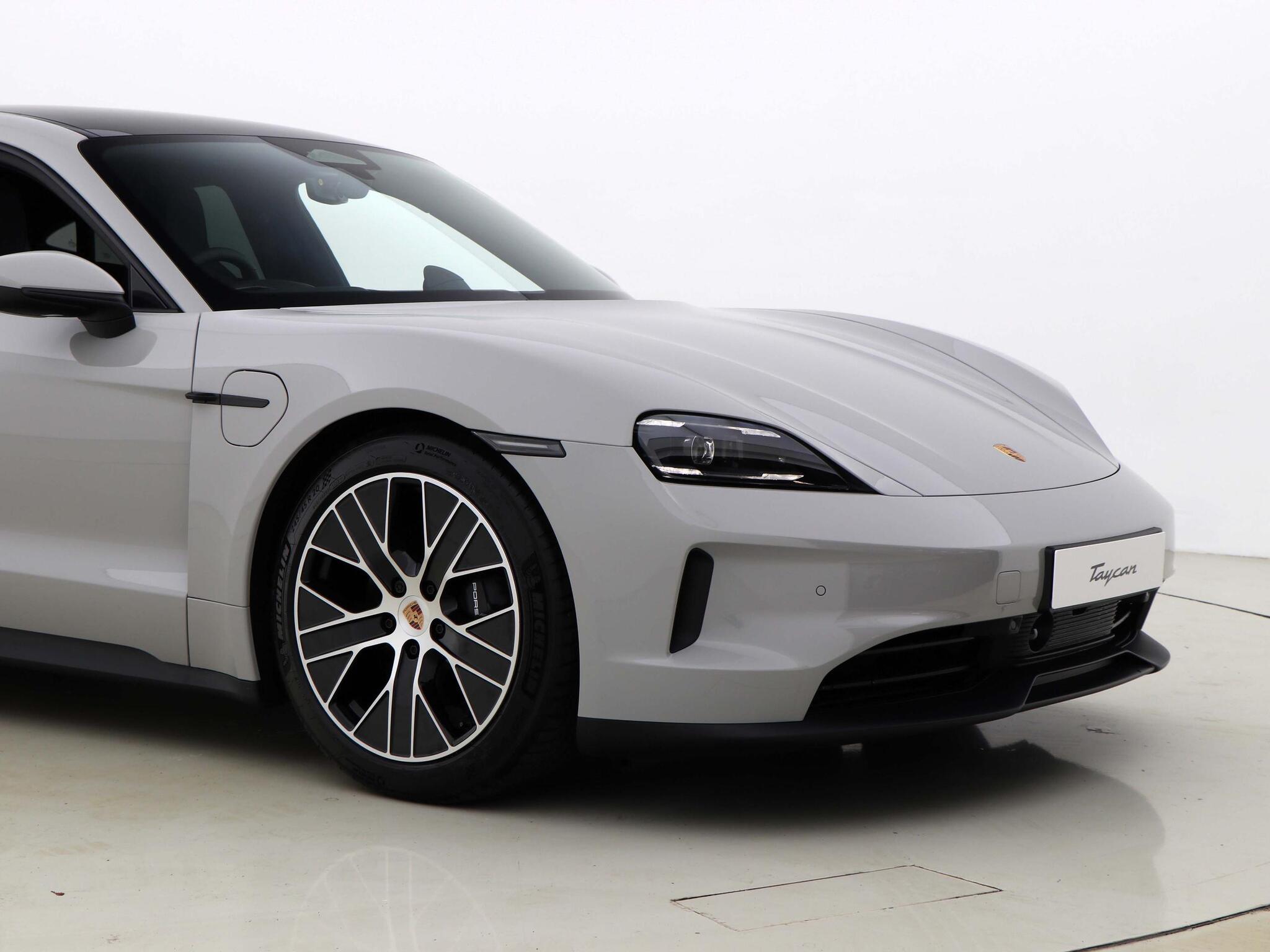 Porsche Taycan view 10