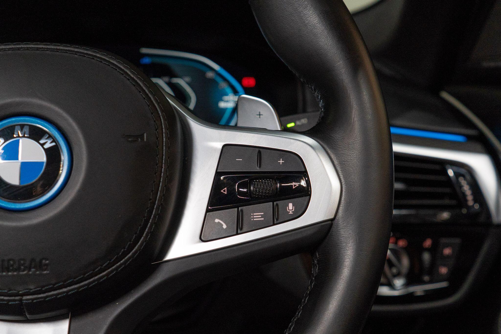 BMW 5 Series view 33