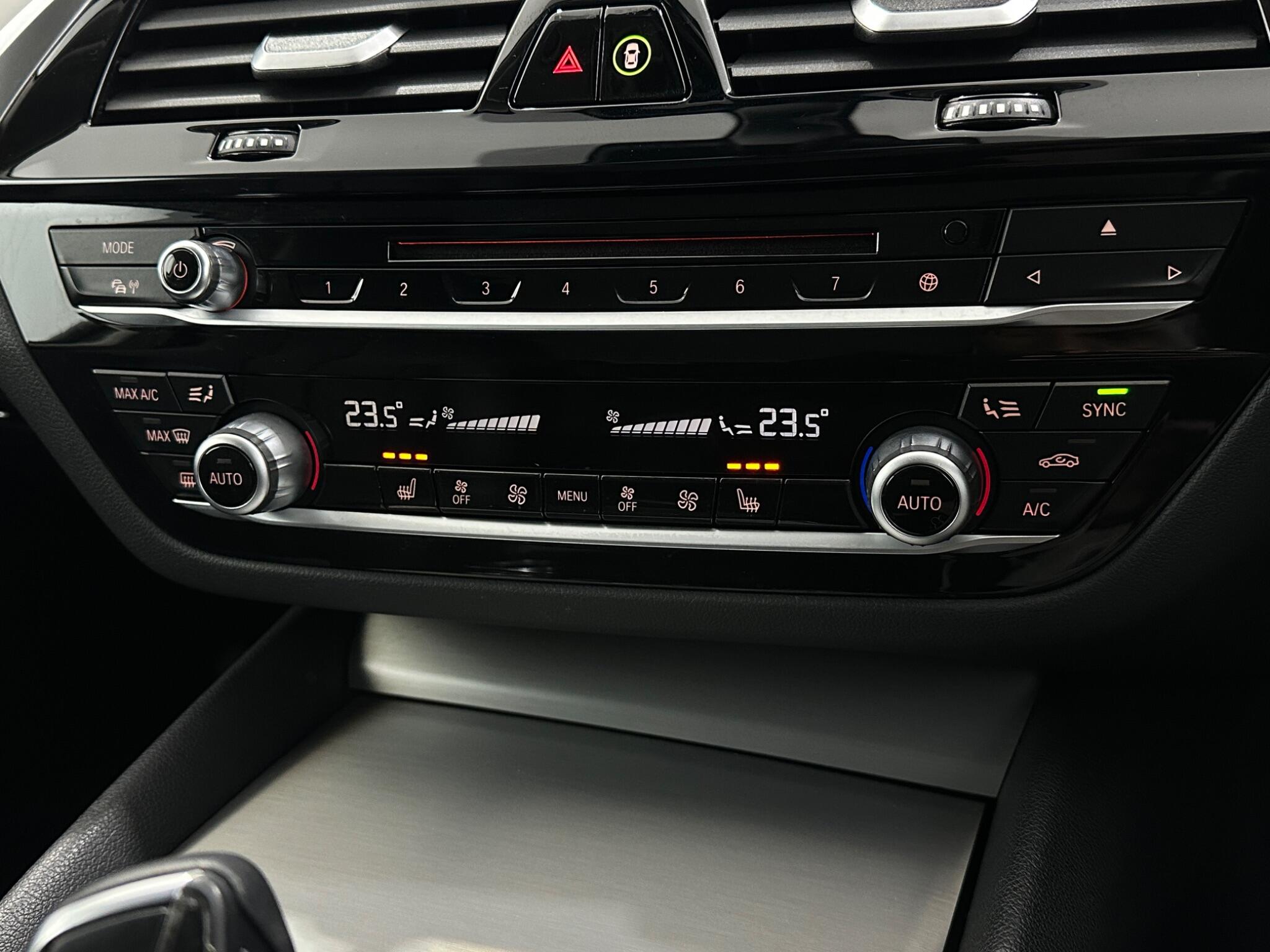 BMW 5 Series view 23