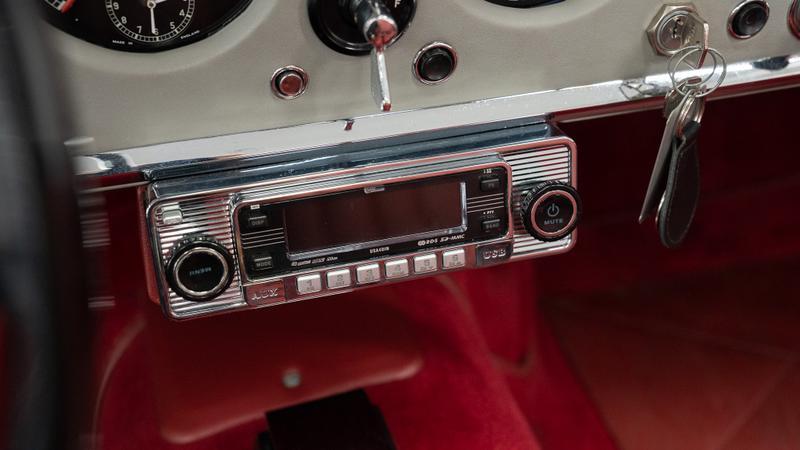 Jaguar XK150 view 14