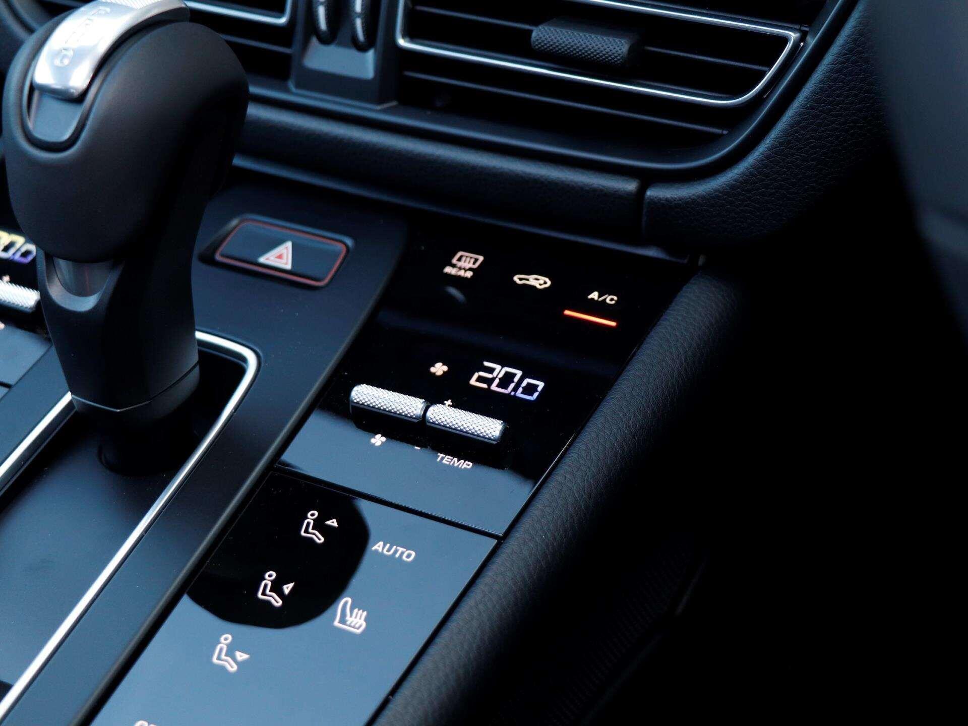 Porsche Macan view 18