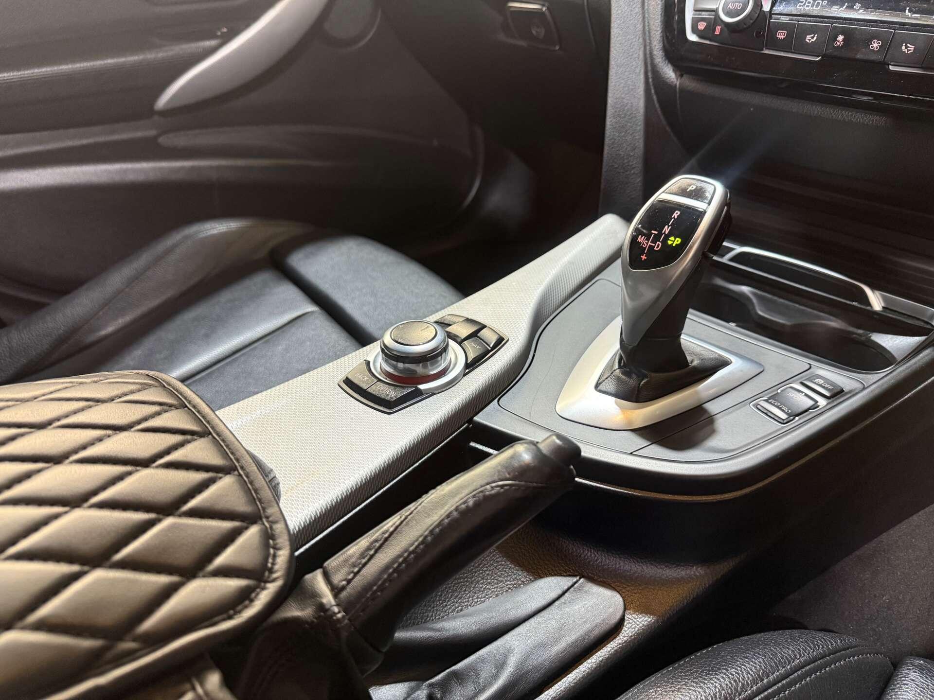 BMW 3 Series view 29