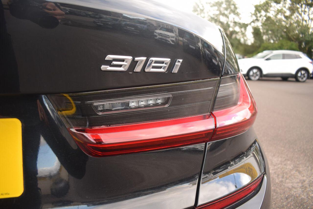 BMW 3 Series view 20
