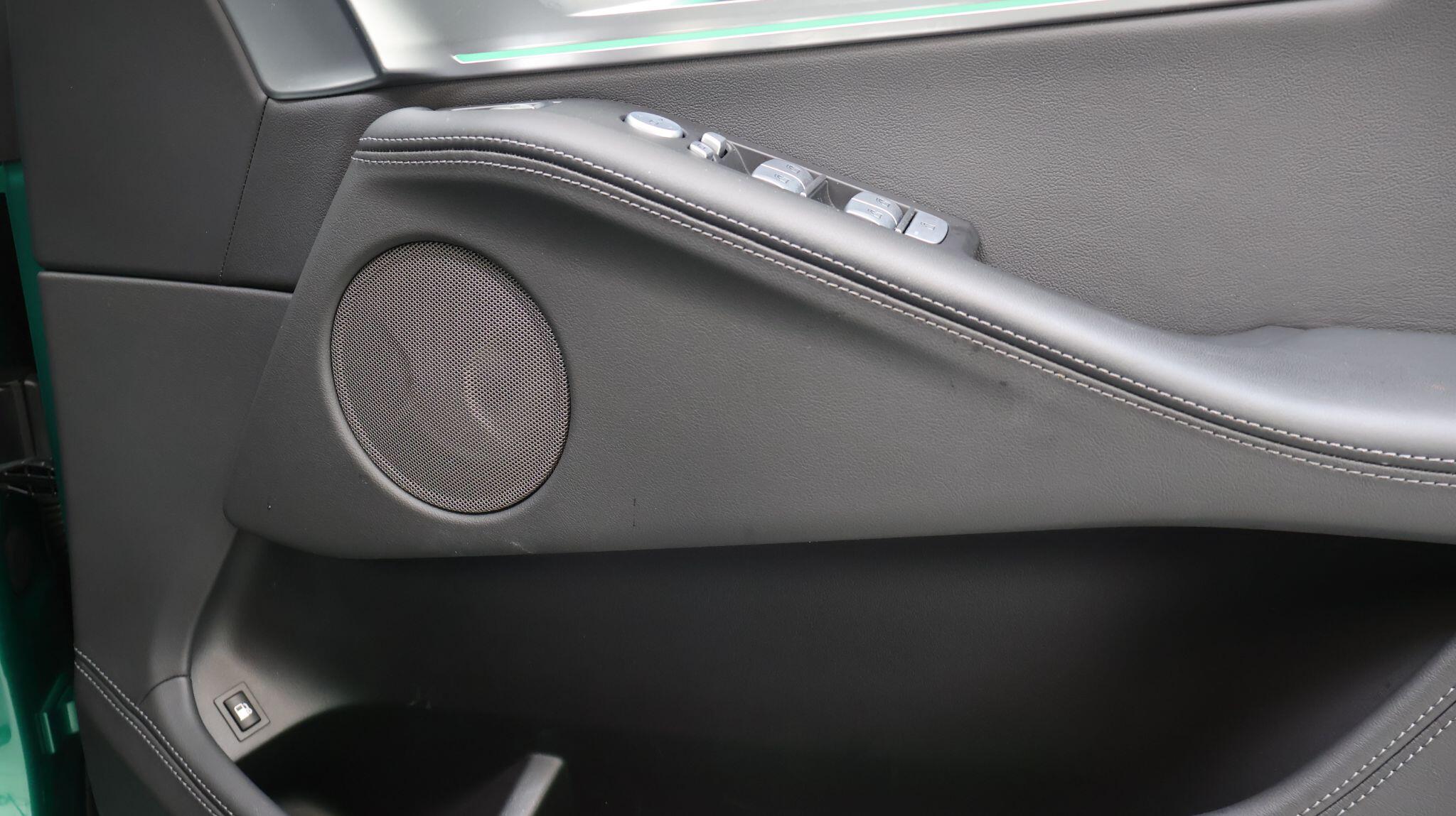 BMW XM view 44