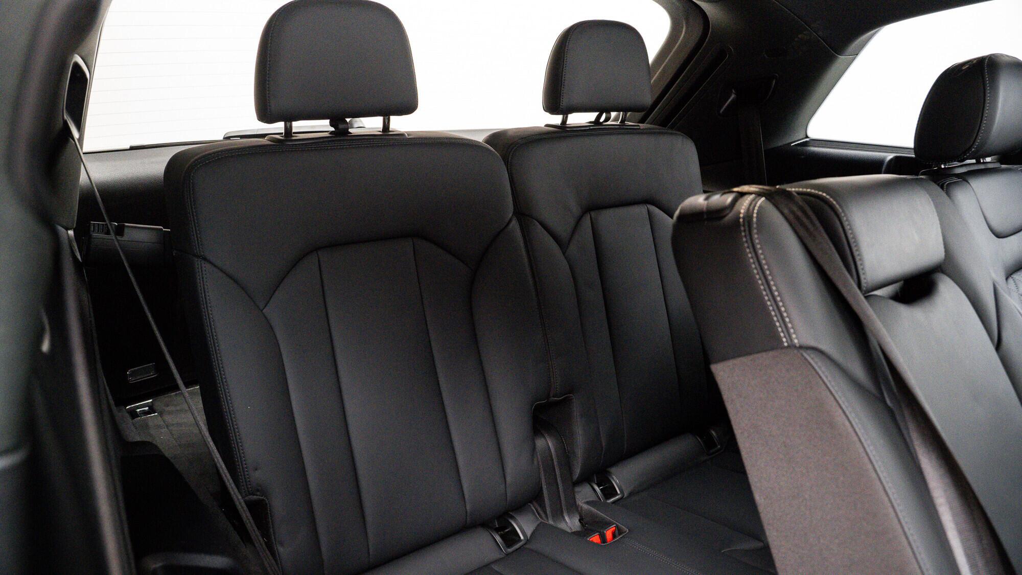 Audi SQ7 view 18