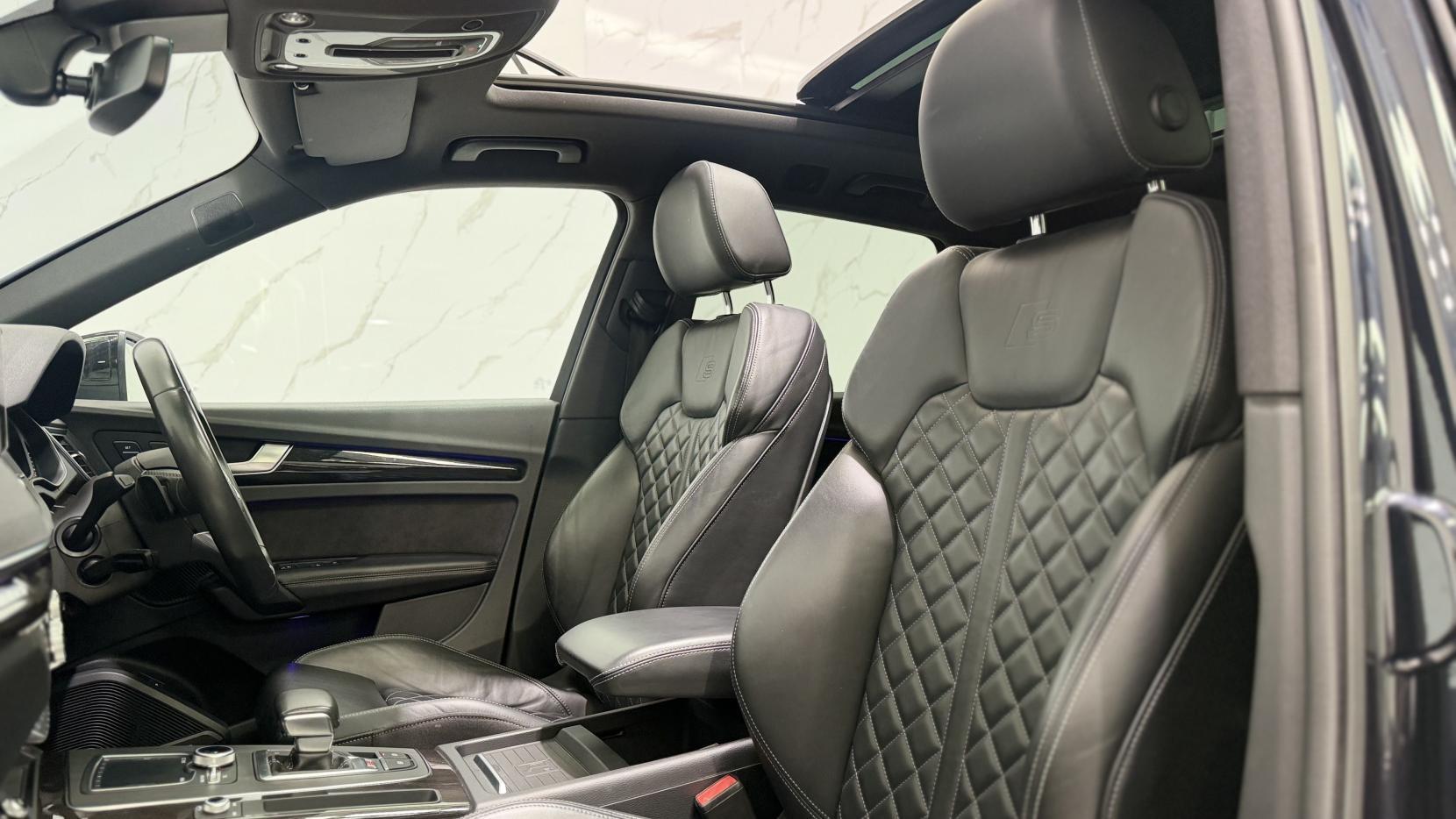 Audi SQ5 view 8
