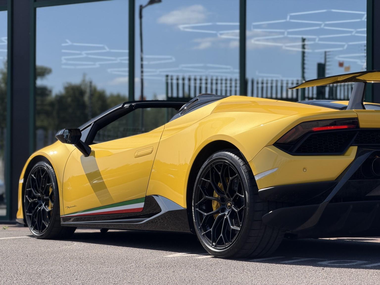 Lamborghini Huracan view 32