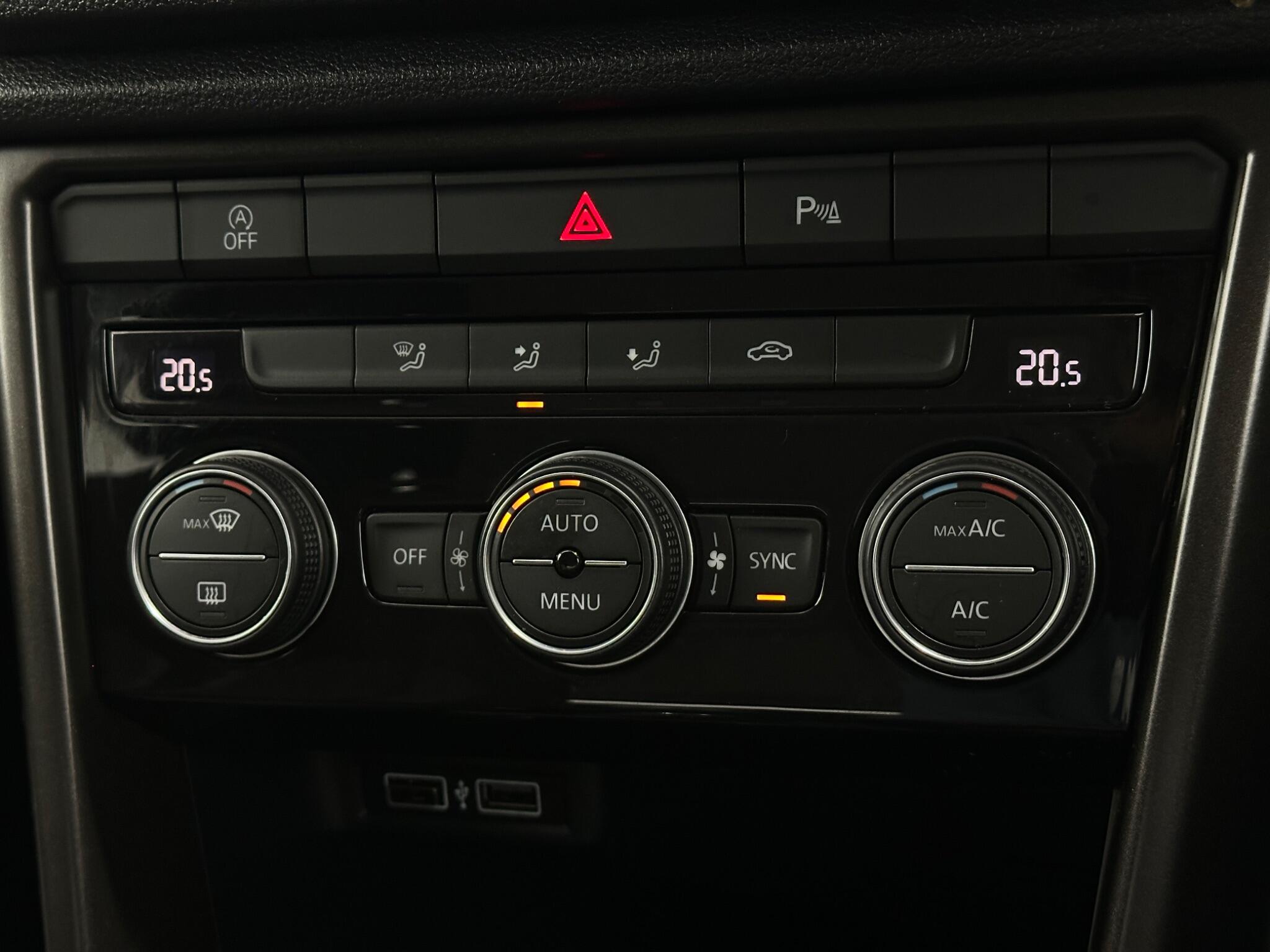 Volkswagen T-Roc view 21