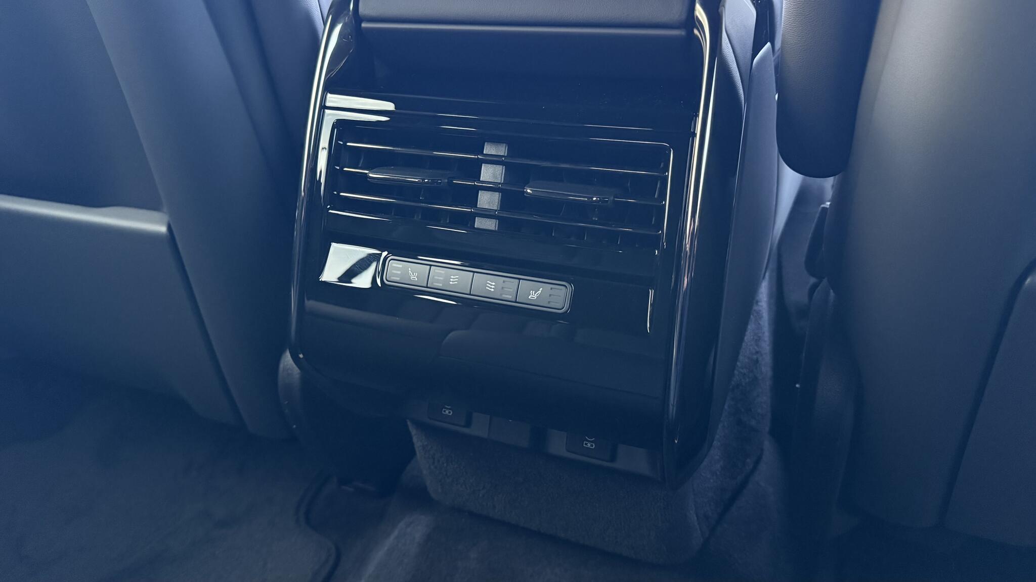 Land Rover Range Rover Sport view 18