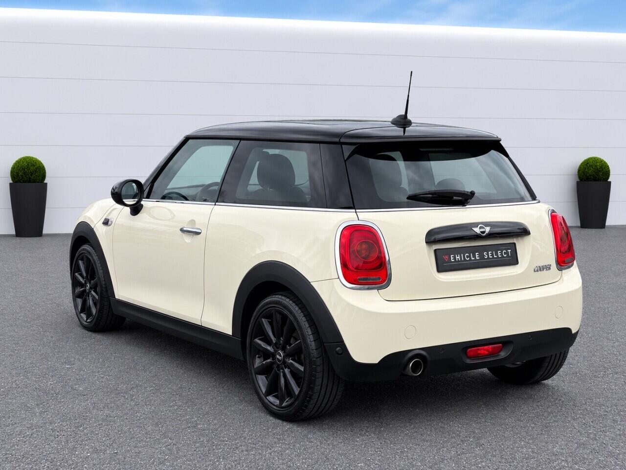 Mini Hatch view 8