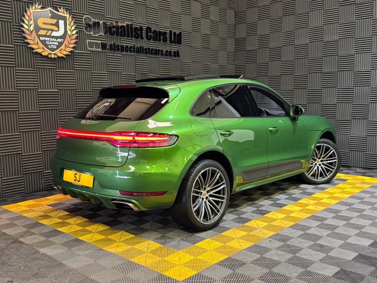 Porsche Macan view 11