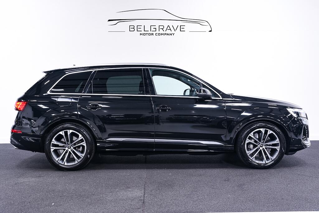 Audi Q7 view 33