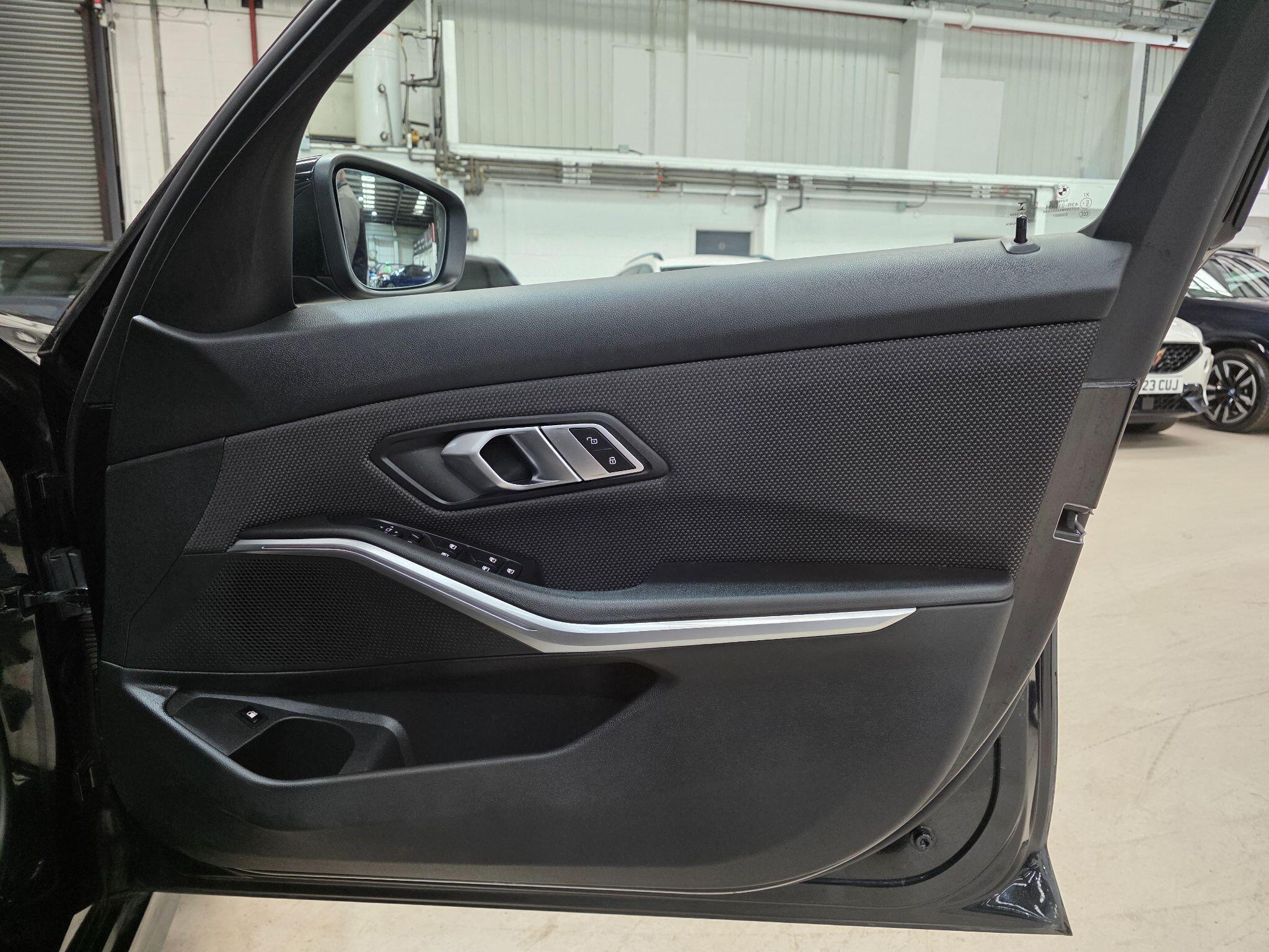 BMW 3 Series view 14