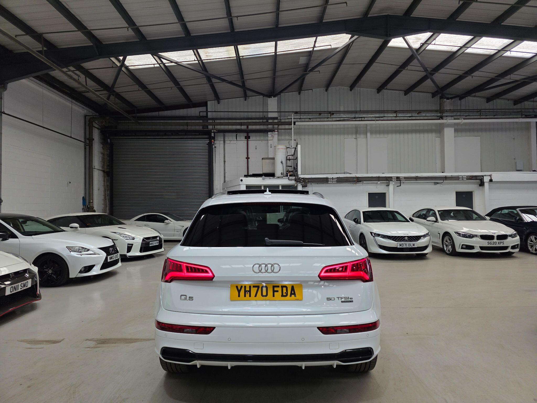 Audi Q5 view 4