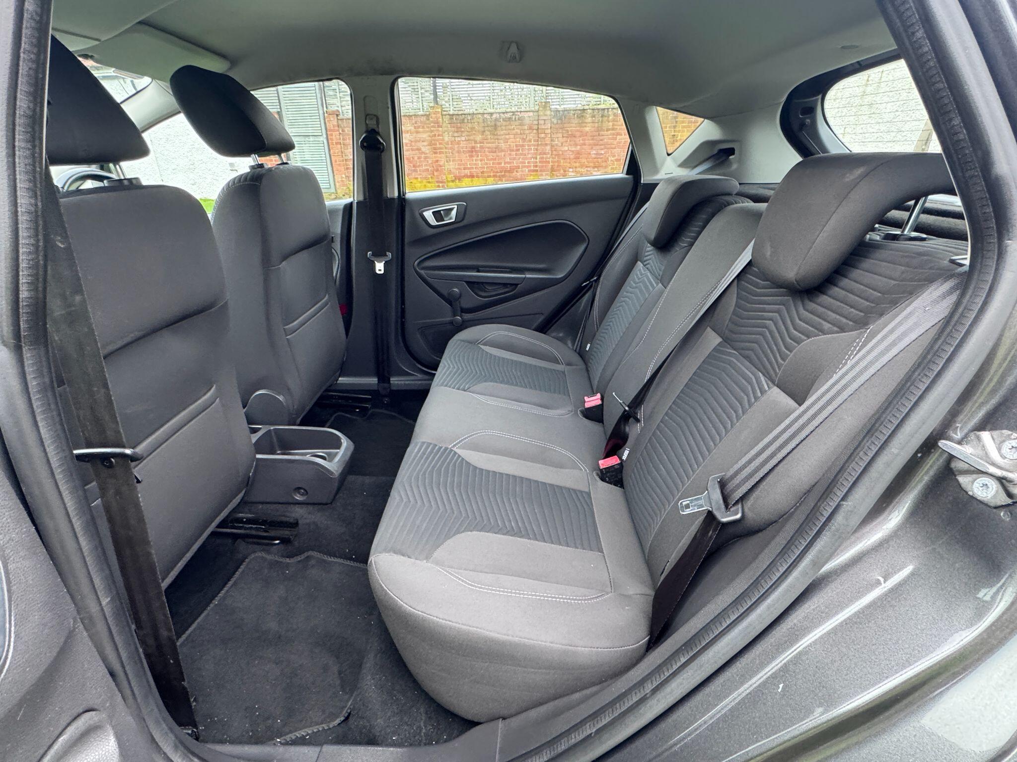 2017 Ford Fiesta image 23