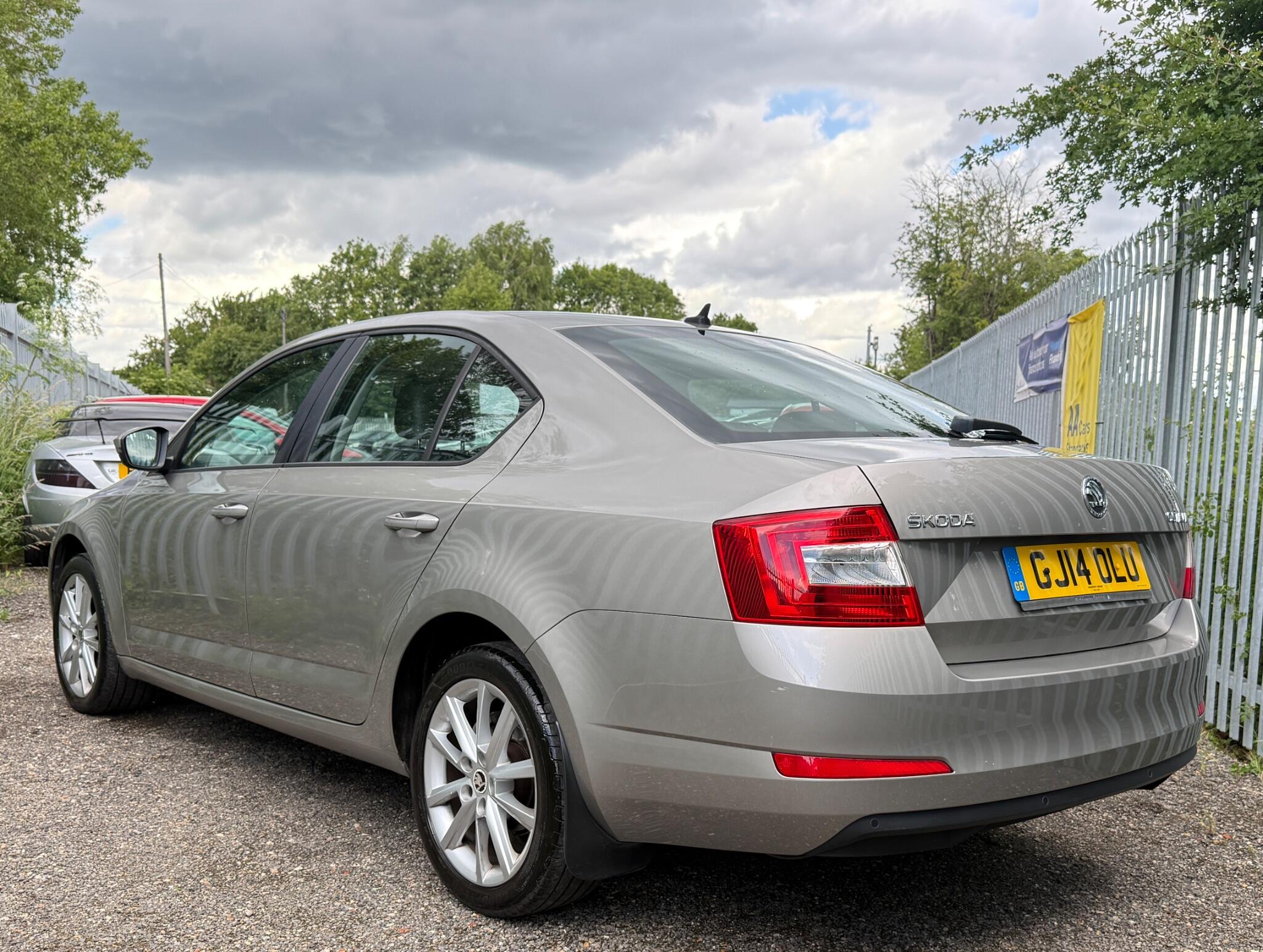2014 Skoda Octavia image 2