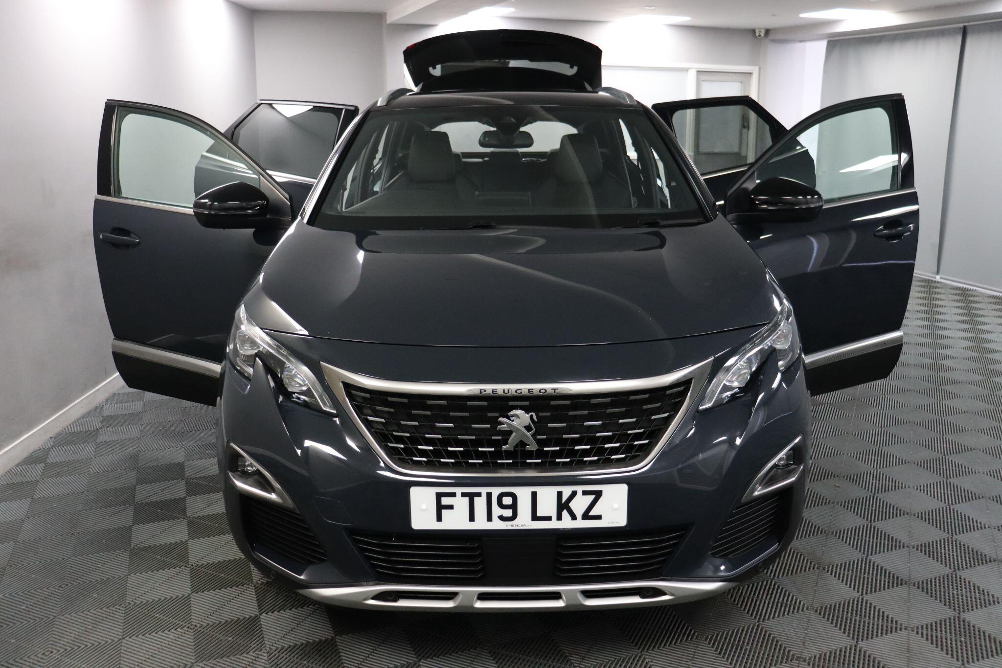 Peugeot 3008 view 2