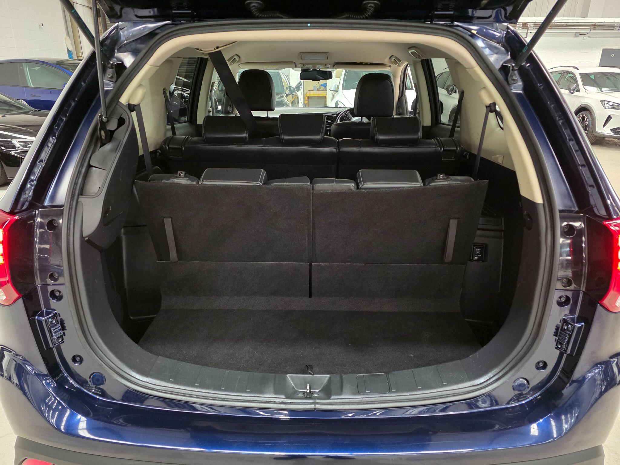 Mitsubishi Outlander view 30