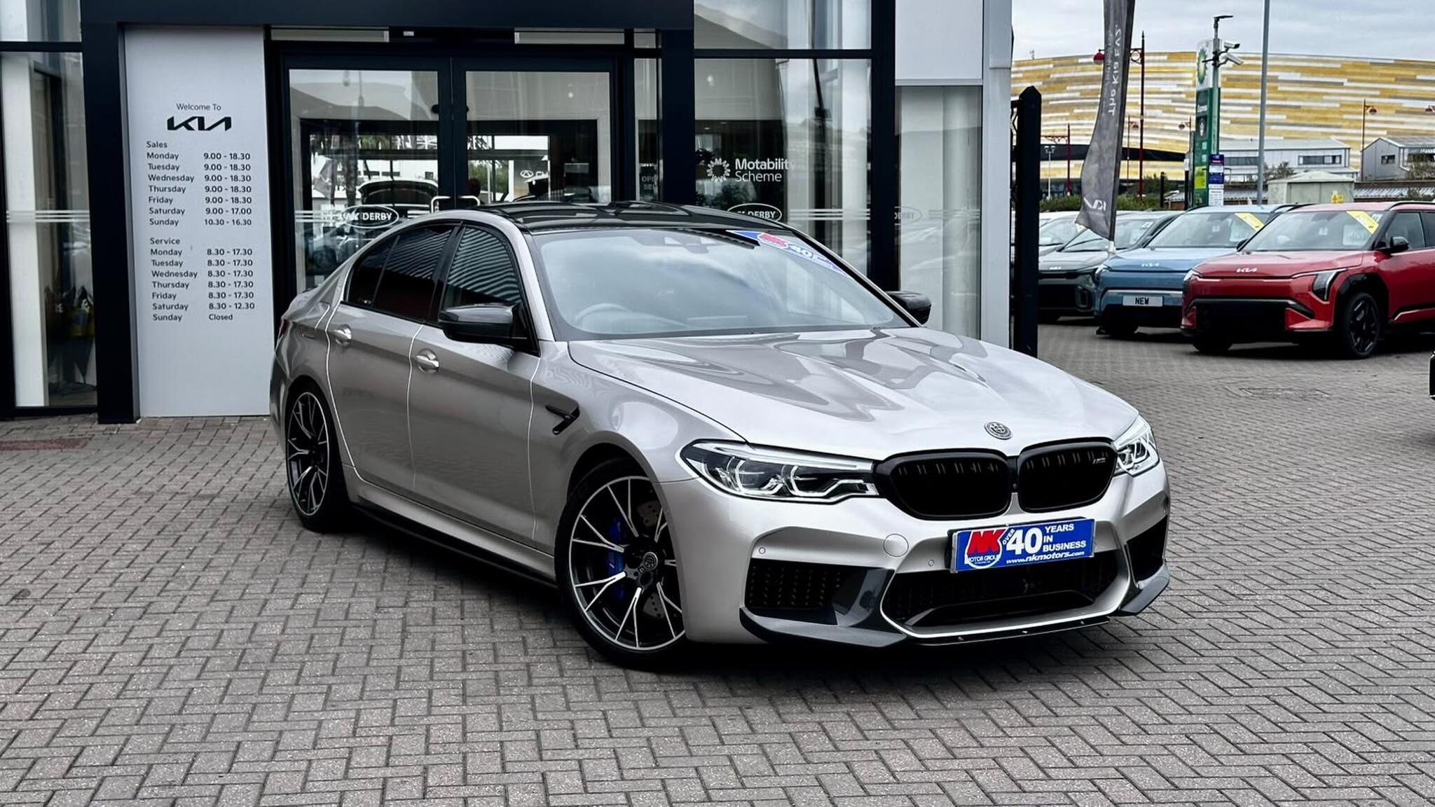 BMW M5 view 8