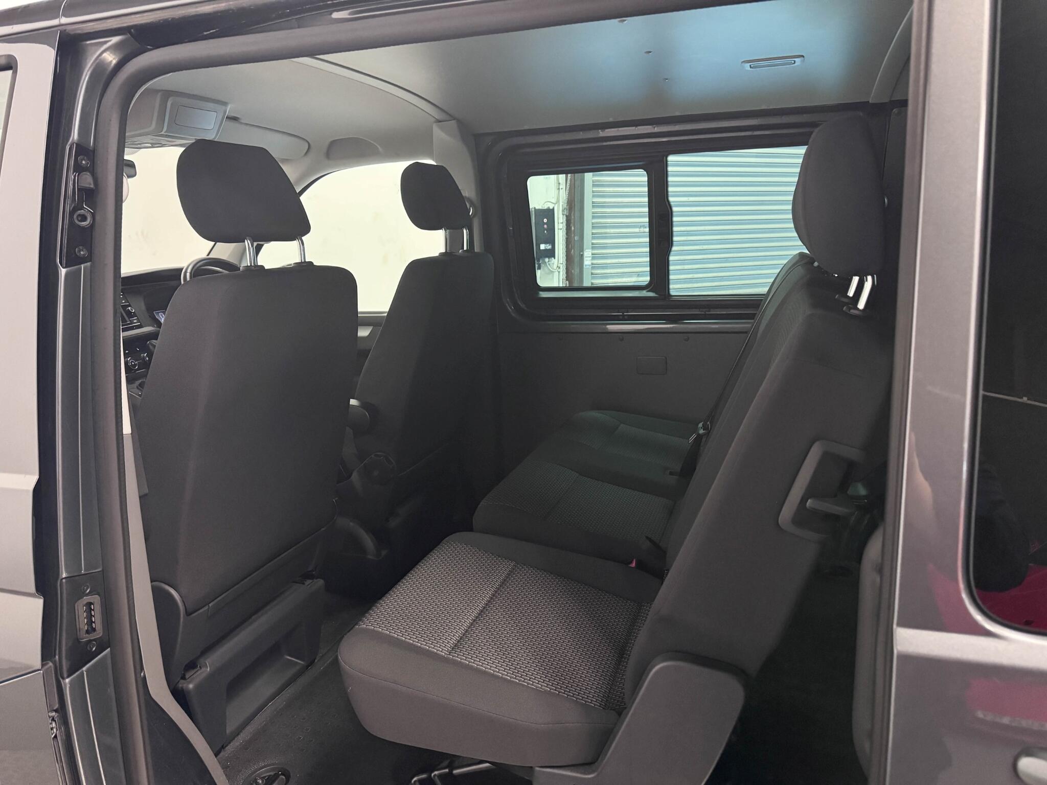 Volkswagen Transporter view 8