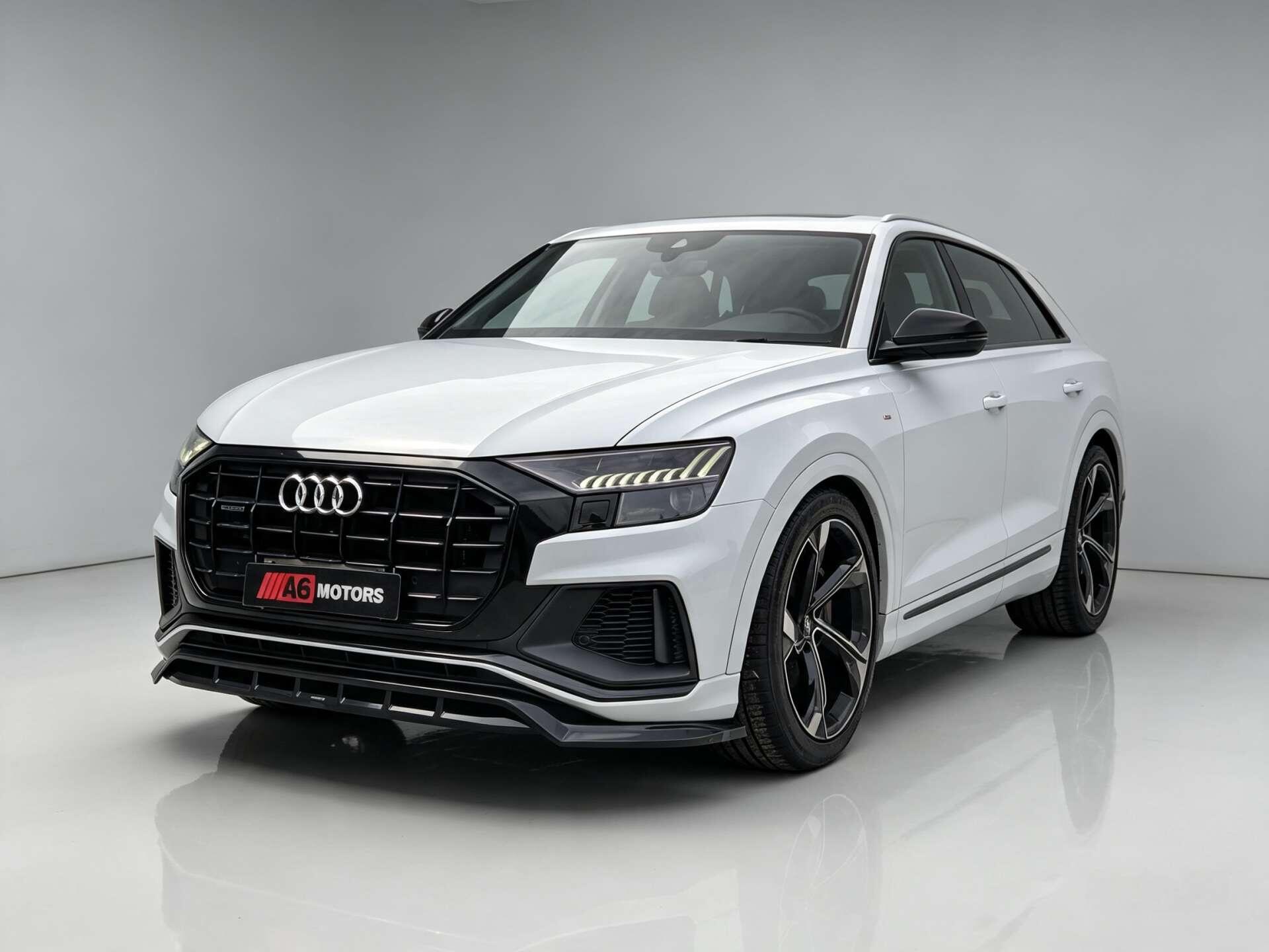 Audi Q8 view 5