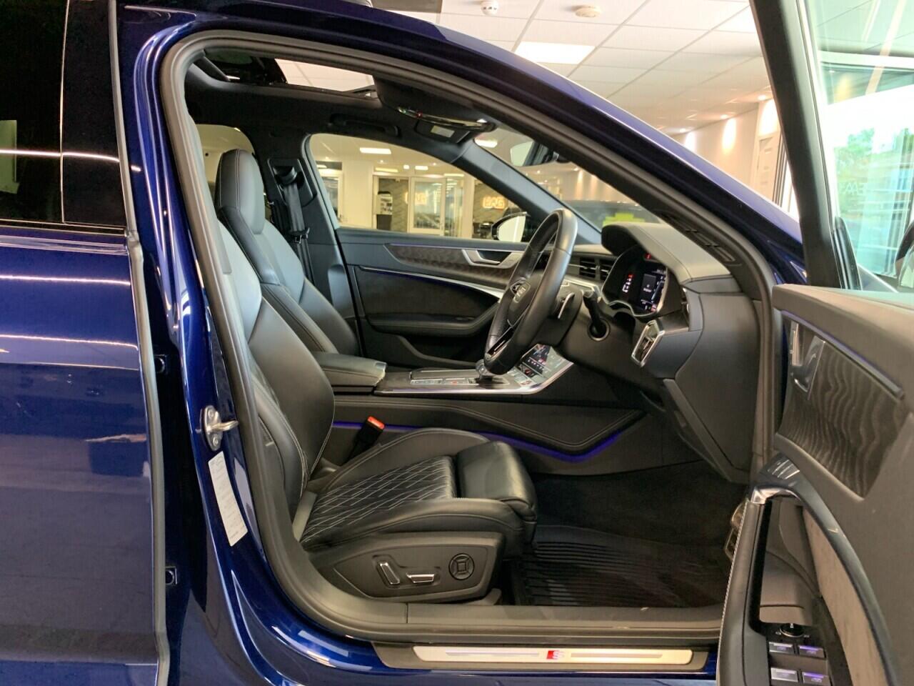 Audi S6 Avant view 20